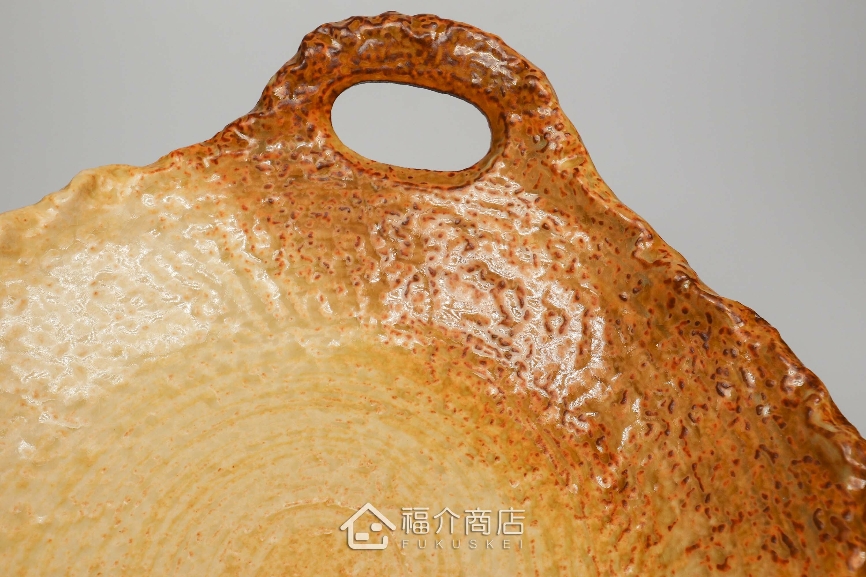 可以直火加熱烹調做煎肉、大阪燒、海鮮料理的耐熱陶盤