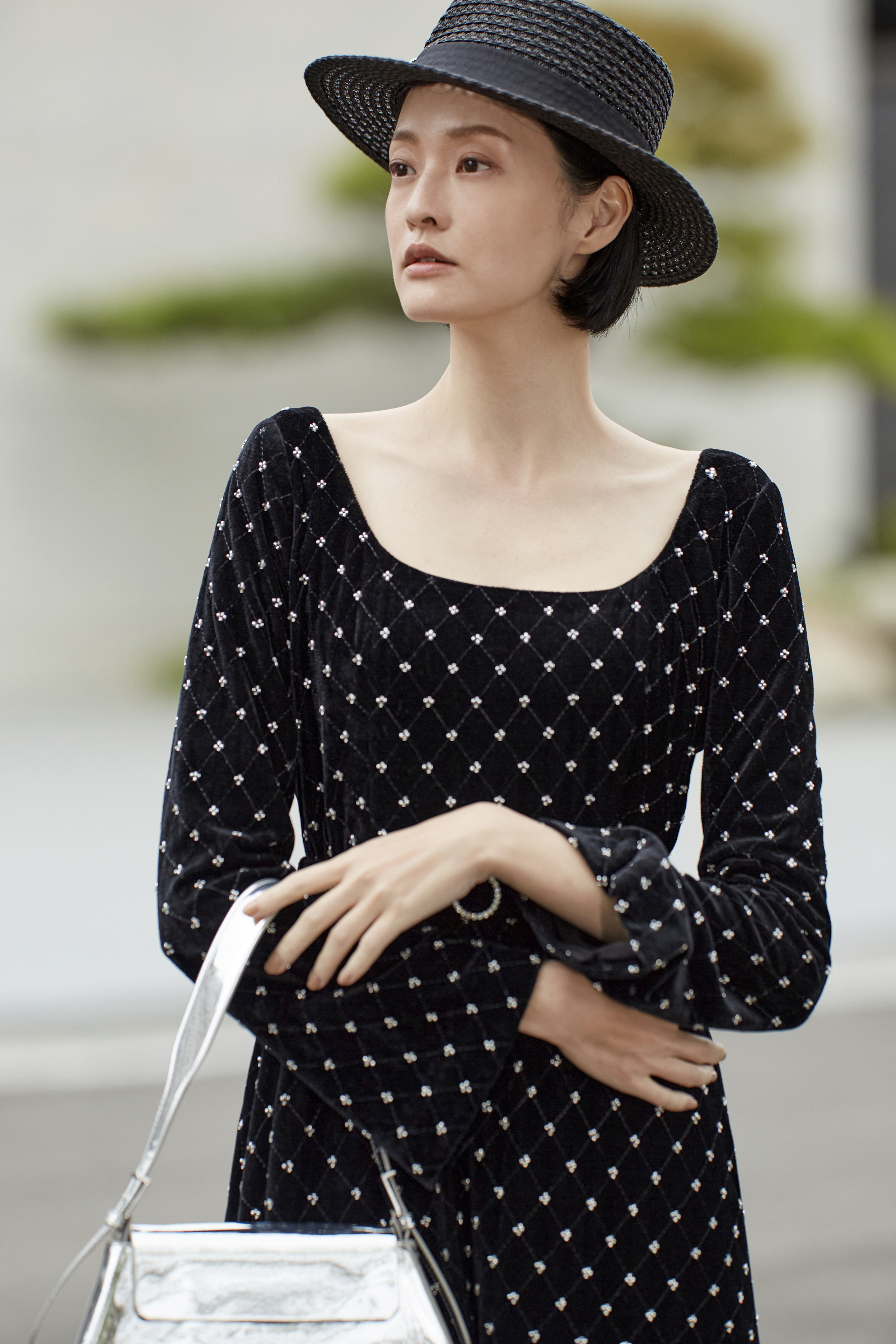 BC15020E1貴氣珍珠壓紋長洋裝(附本布腰帶)