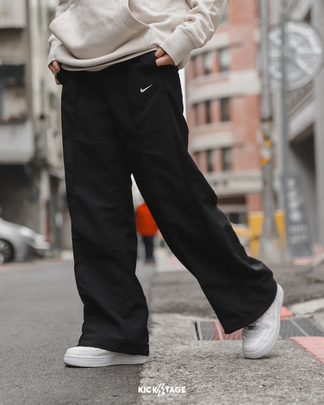 女款 NIKE NSW TREND WVN MR PANT 黑色 綠色 中腰 尼龍 防潑水 繩栓扣 寬褲 長褲【FQ3589】