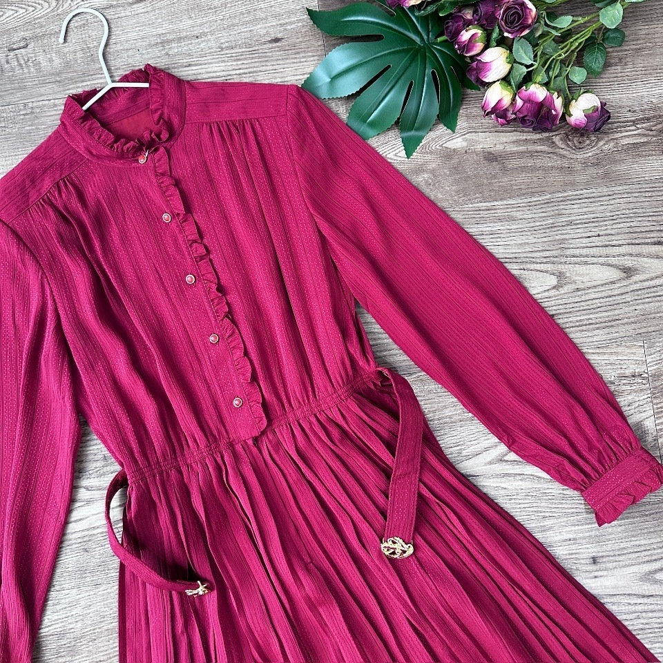 暗紅色花邊暗直紋連身裙