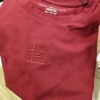 [S] TOMMY HILFIGER SLIM FIT EMBROIDERED TH LOGO T-SHIRT,ROUGE, 76J4332-601 [FINAL SALE] (STH602)