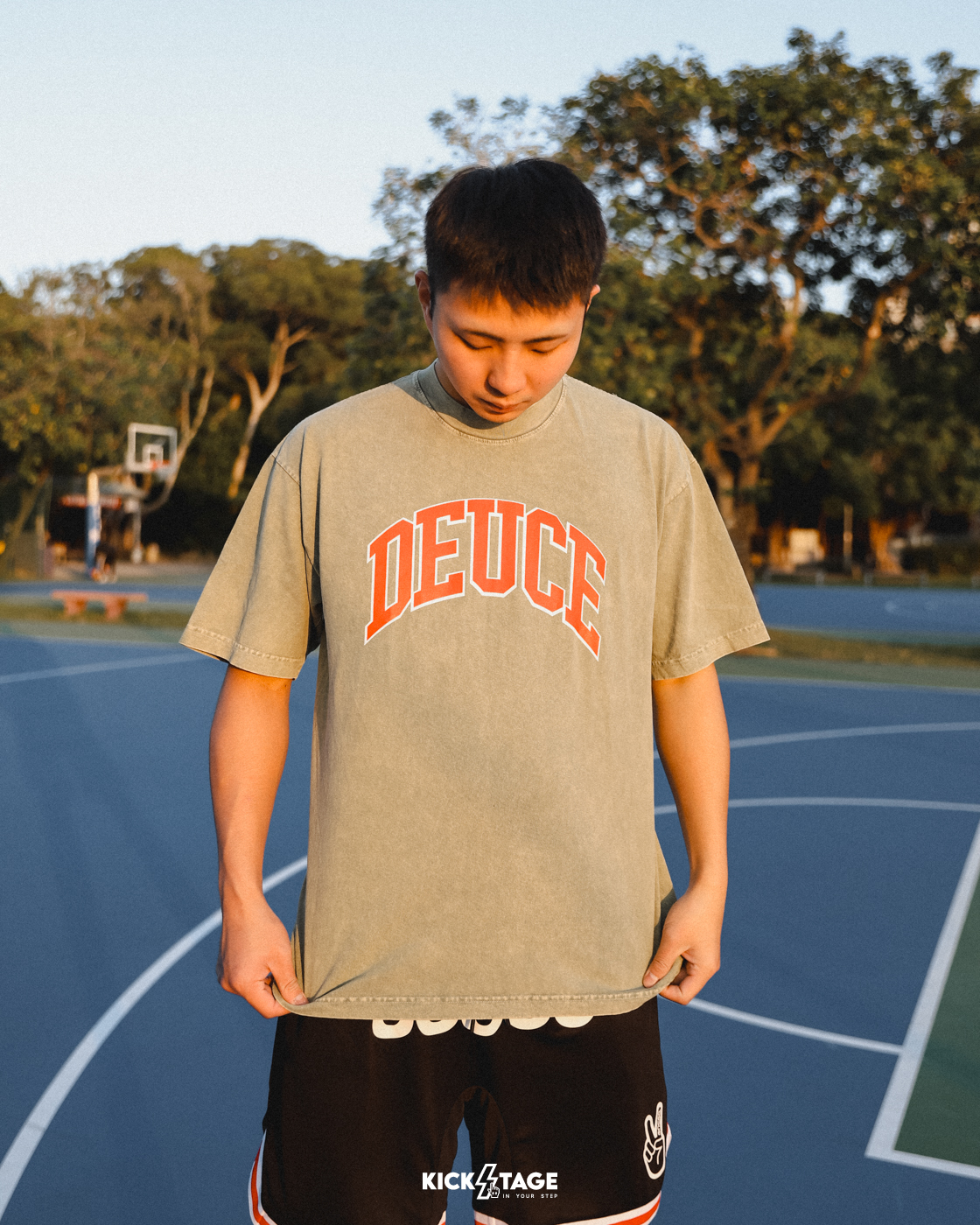 [售出無退換]男女款 Deuce Brand College Font Tee 八色 大學字體 休閒 短袖 短T【DE018】
