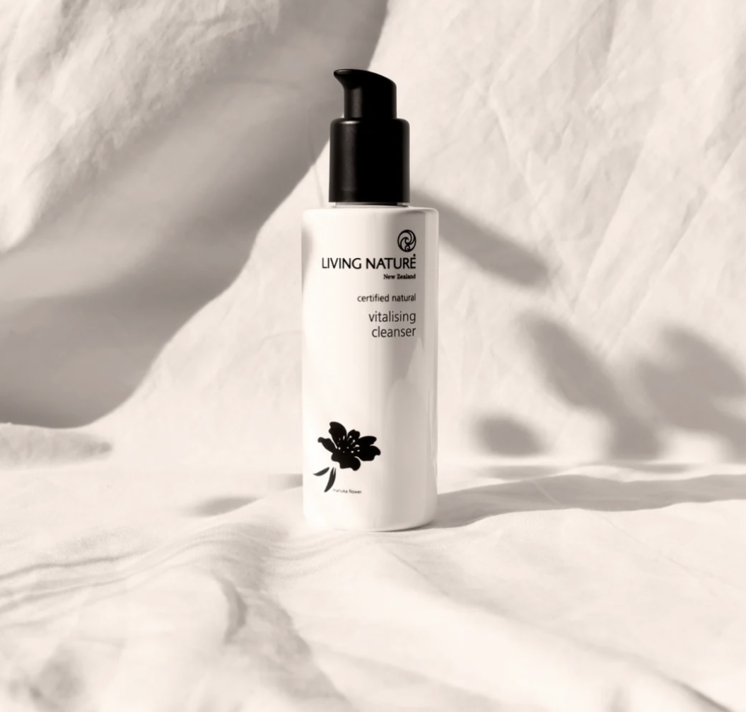 Living Nature Vitalising Cleanser 滋潤溫和潔面奶 120ml