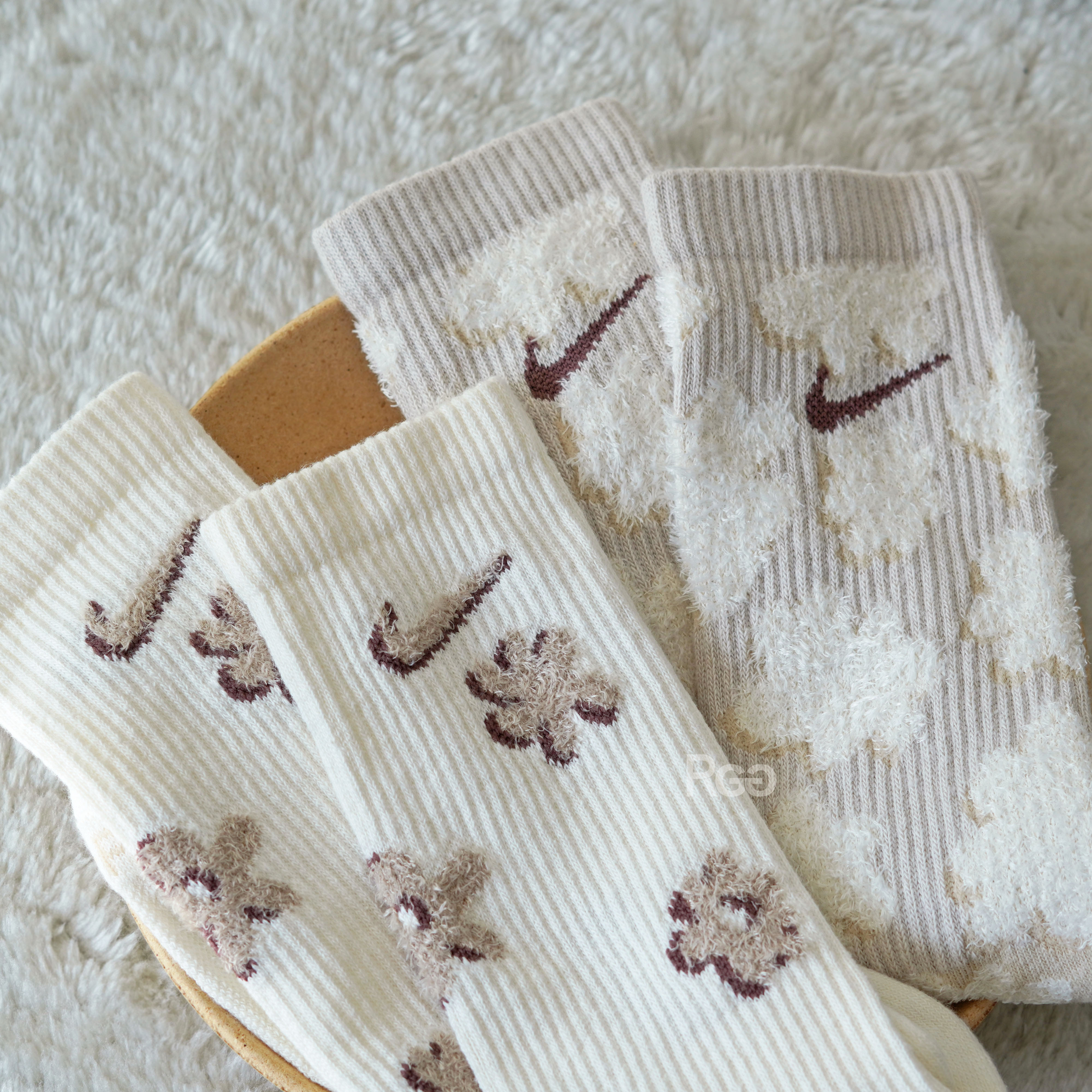 Nike Everyday Plus 絨毛小花中筒襪 (FN9136-900)