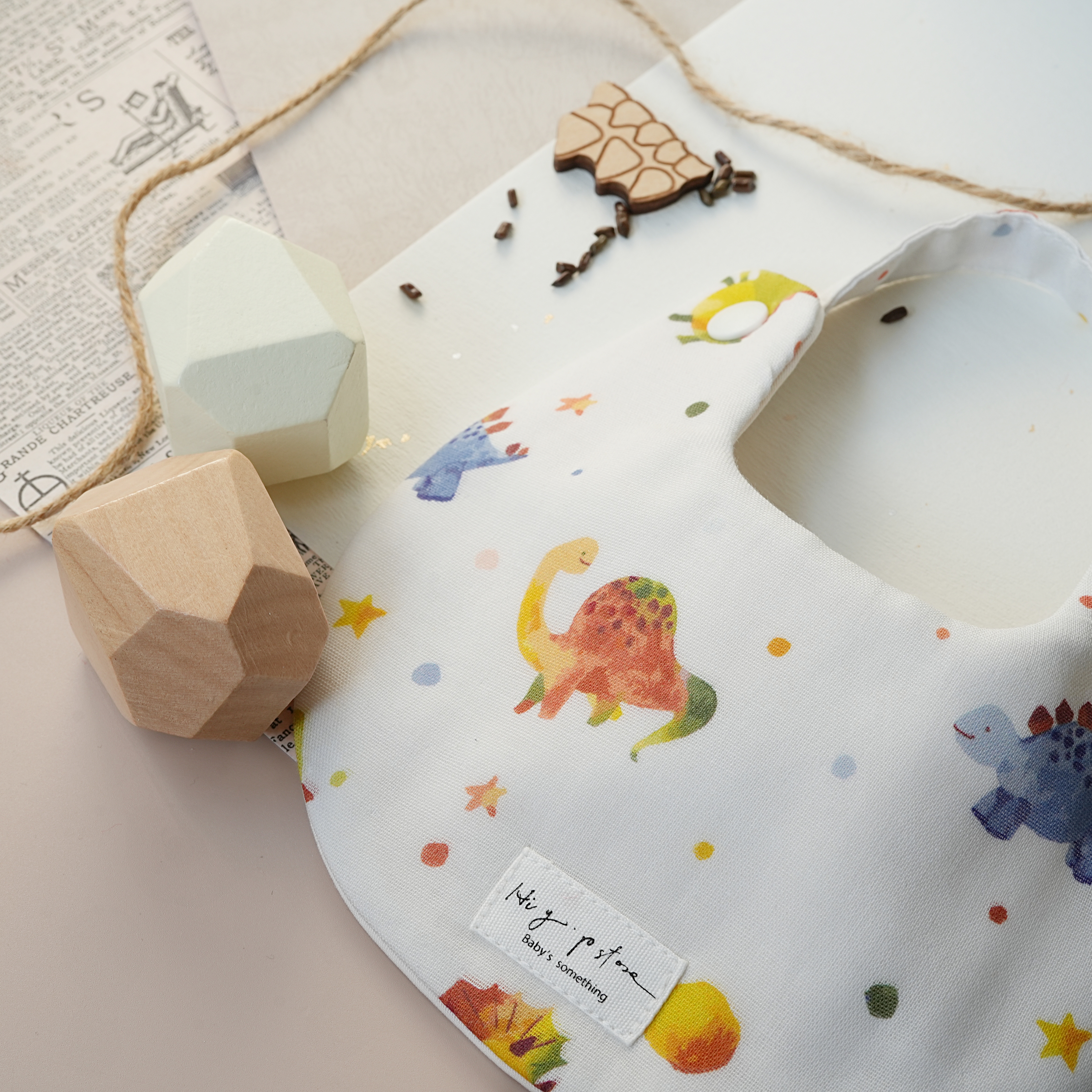 Hi Y.P store-手作圍兜-獨家設計款-恐龍星球