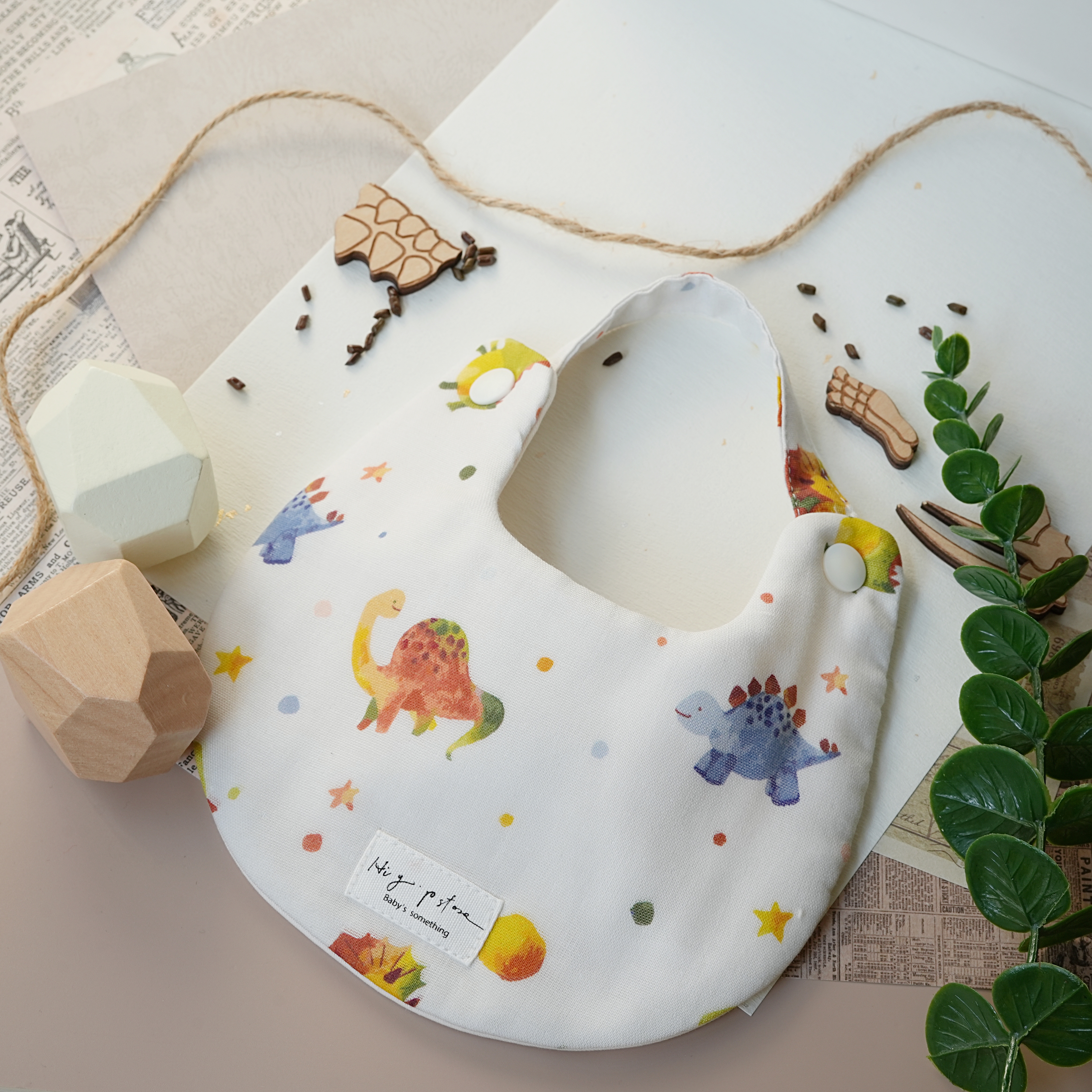 Hi Y.P store-手作圍兜-獨家設計款-恐龍星球