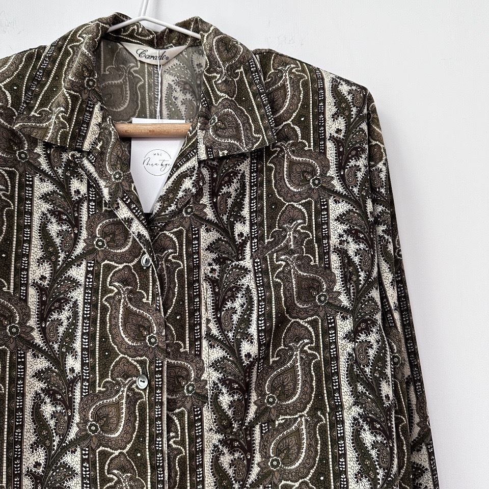 橄欖綠色圖騰花紋上衣