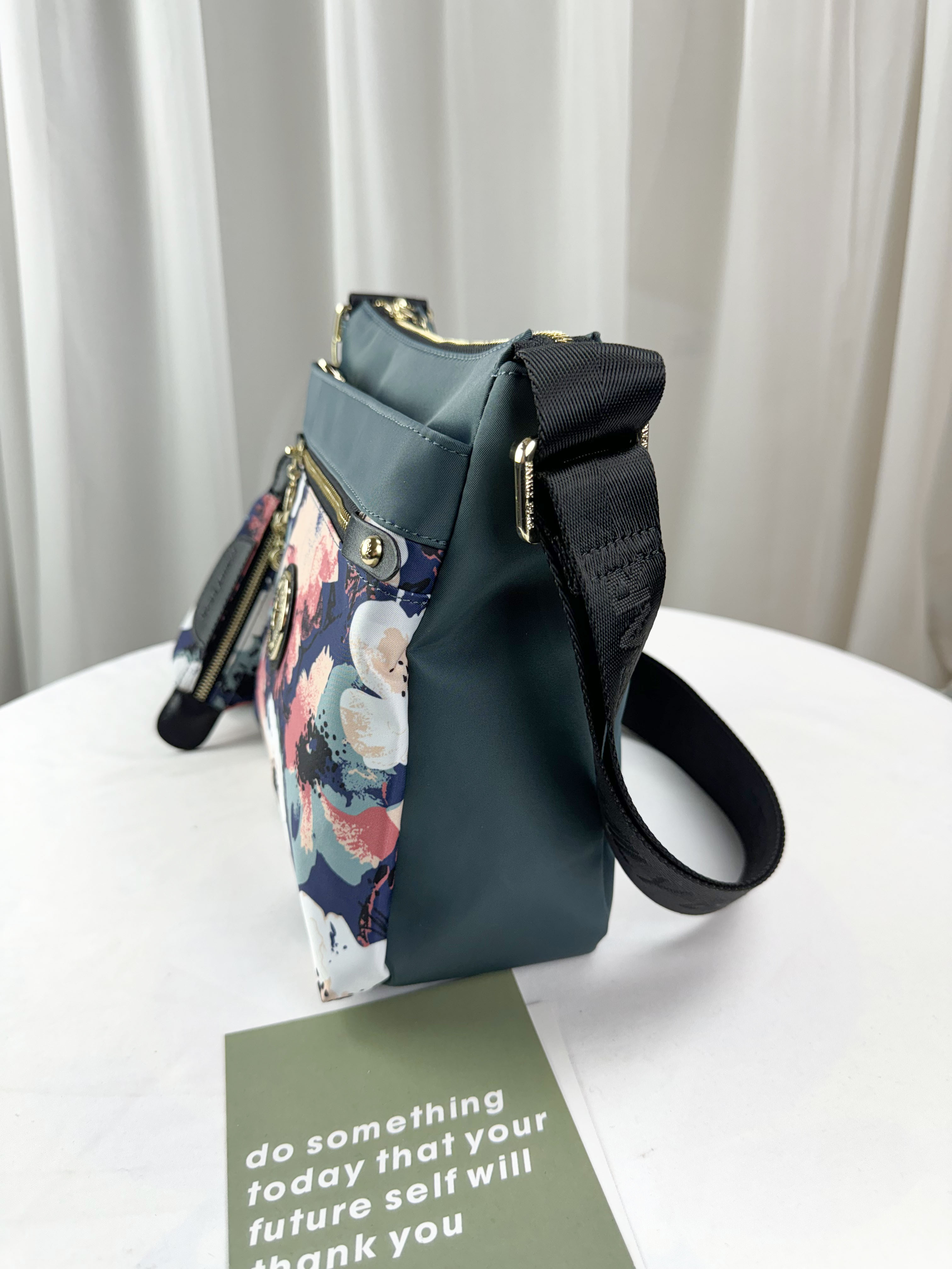 FamilyBear 藍綠花朵防潑水肩背包 / 側背包  #2676