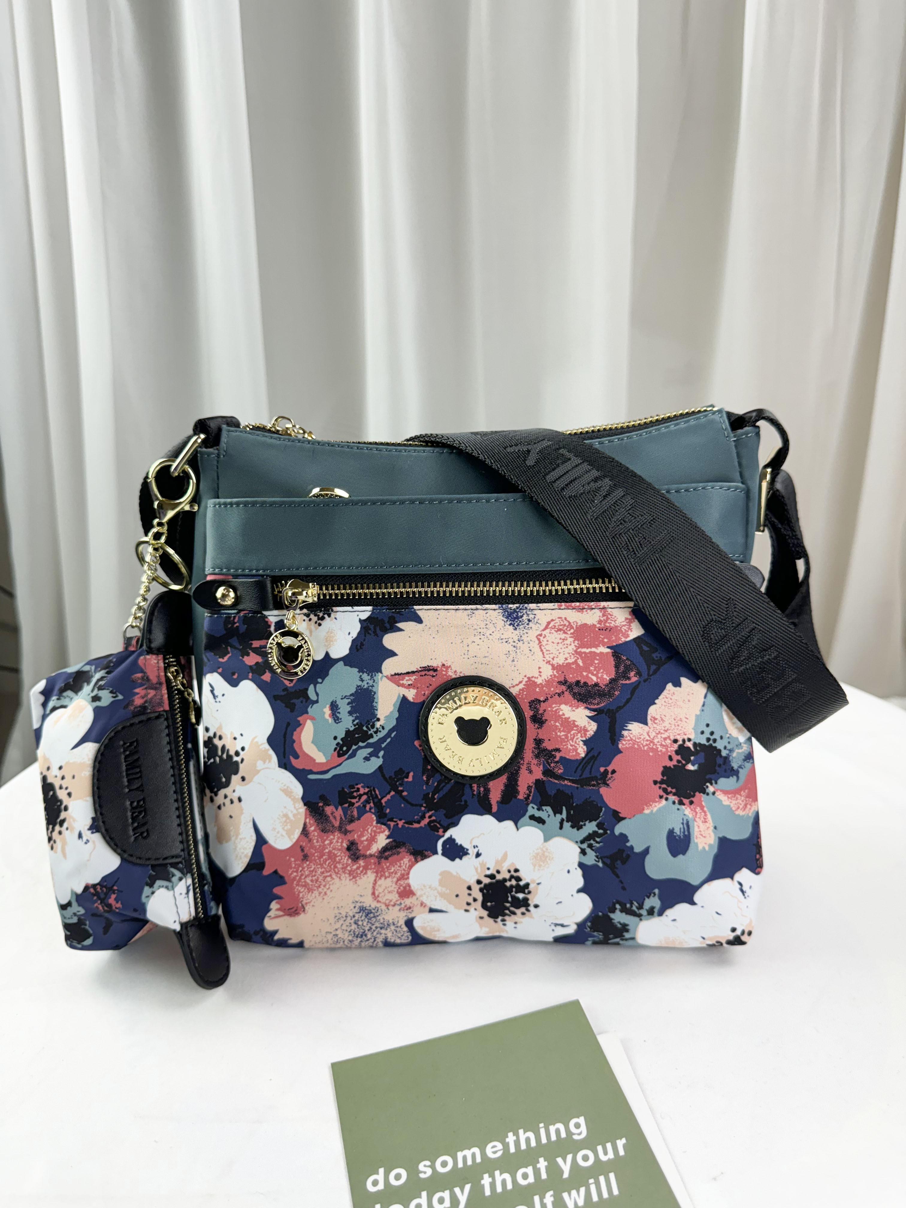 FamilyBear 藍綠花朵防潑水肩背包 / 側背包  #2676