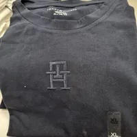 [S] TOMMY HILFIGER SLIM FIT EMBROIDERED TH LOGO T-SHIRT,NAVY, 76J4332-410 [FINAL SALE] (STH607)