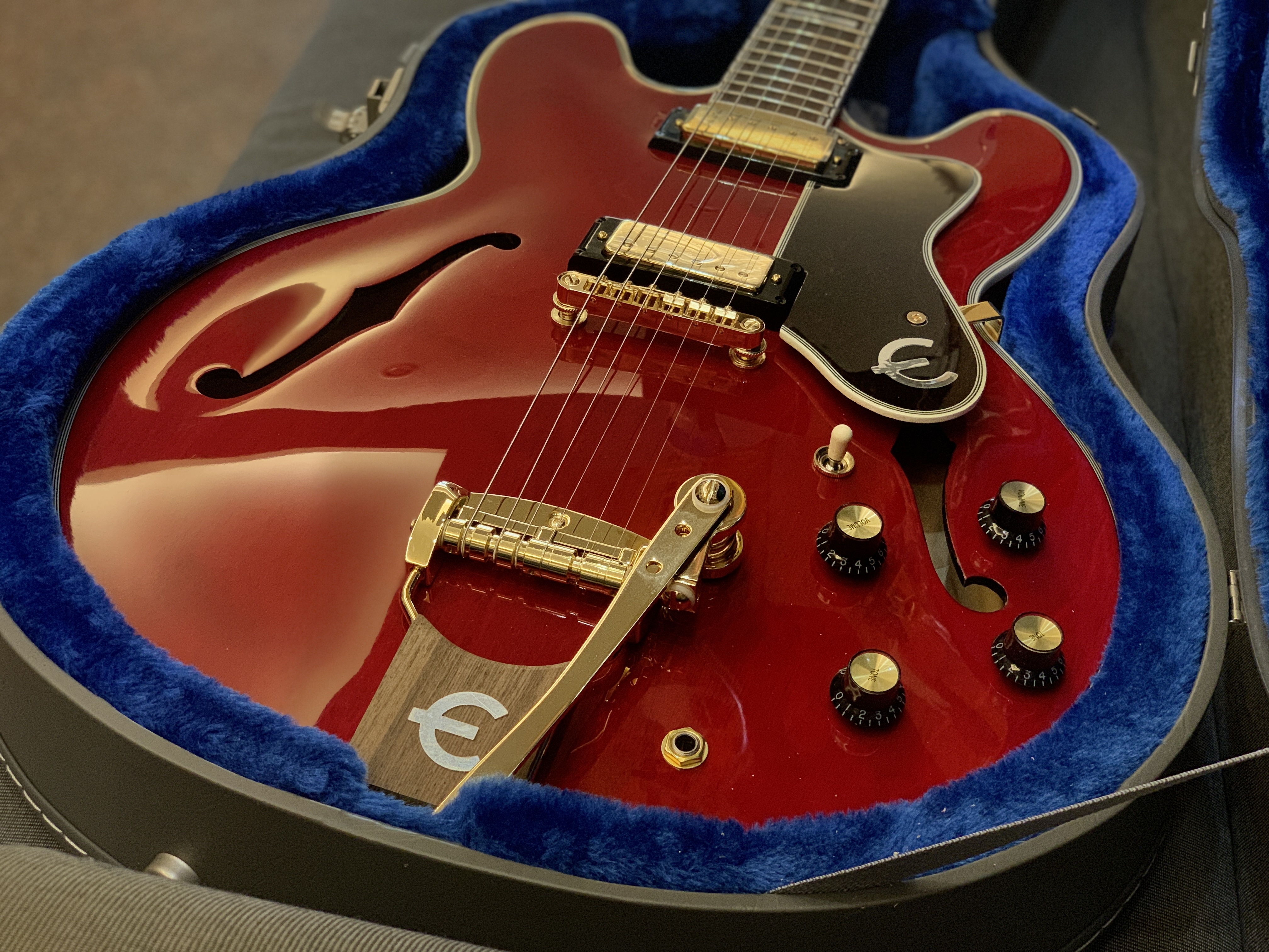 【限定款】Epiphone 150th Anniversary Sheraton Cherry 150週年 限定紀念琴 喜來登 半空心電吉他 櫻桃紅 小雙雙拾音器 復古彈簧搖座 附原廠硬盒 第 3 張圖片｜三峽吉他 / Bass