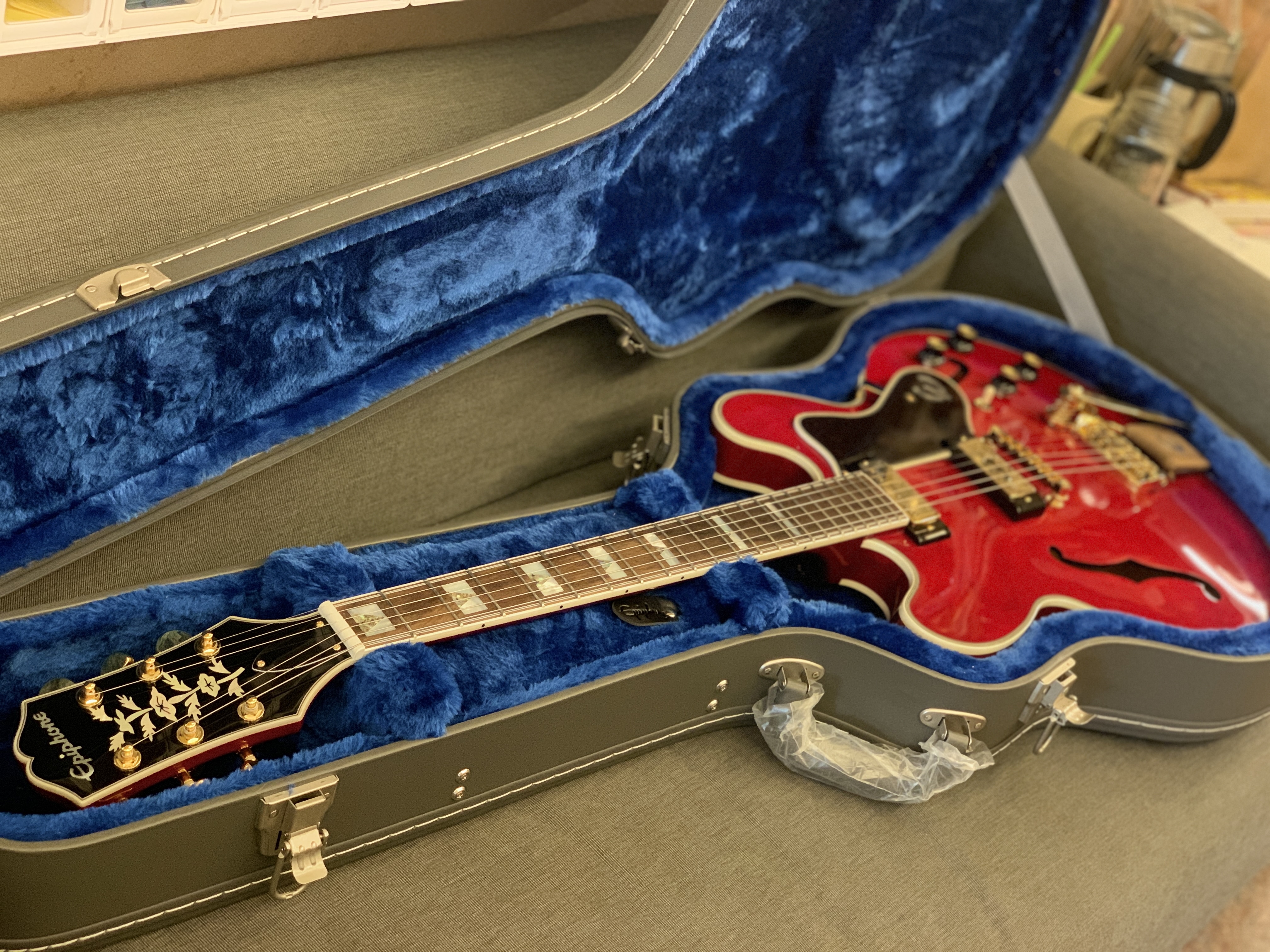 【限定款】Epiphone 150th Anniversary Sheraton Cherry 150週年 限定紀念琴 喜來登 半空心電吉他 櫻桃紅 小雙雙拾音器 復古彈簧搖座 附原廠硬盒 第 4 張圖片｜三峽吉他 / Bass