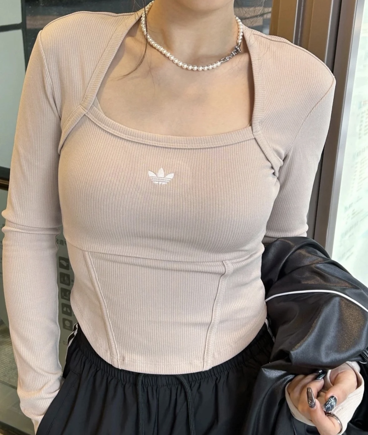 Adidas 魚骨縮腰小方領長袖上衣 淺褐色