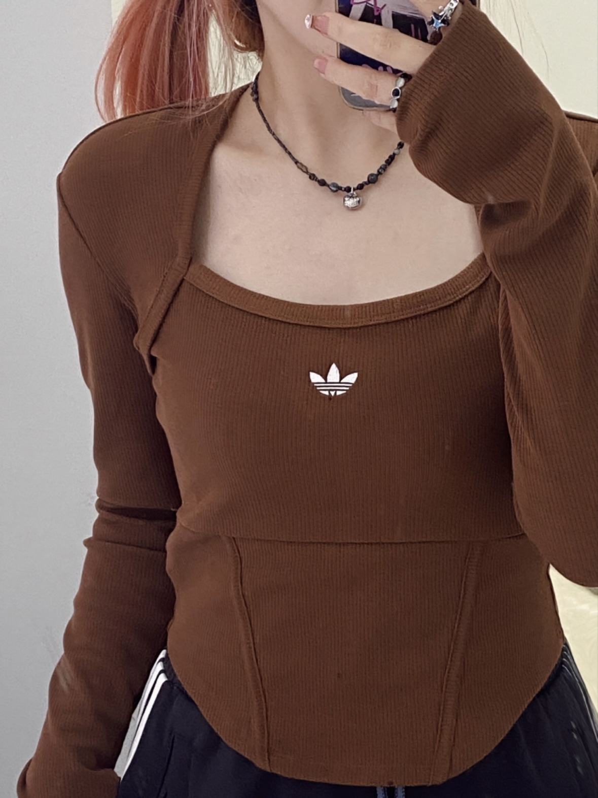 Adidas 魚骨縮腰小方領長袖上衣 美拉德棕