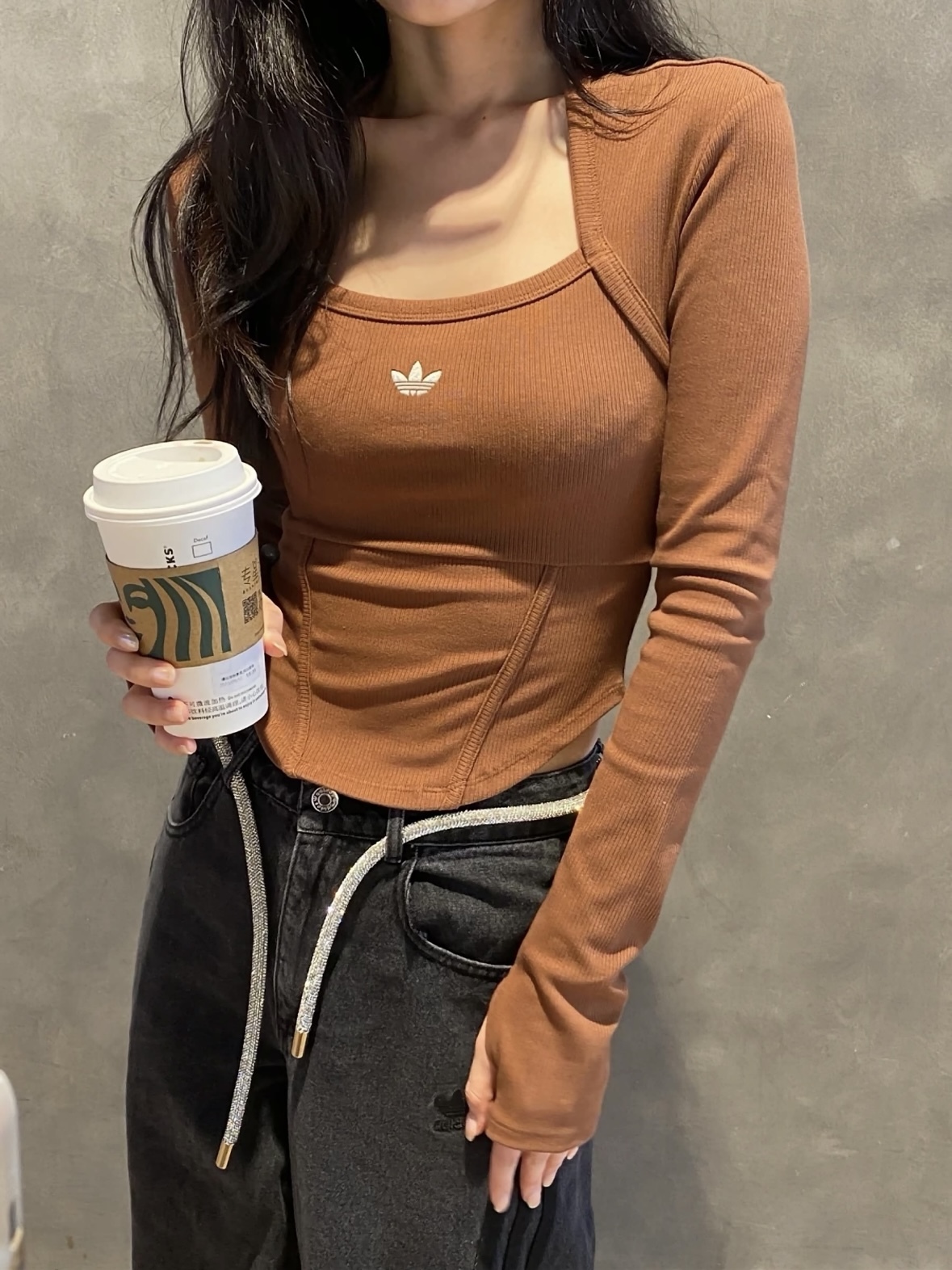 Adidas 魚骨縮腰小方領長袖上衣 美拉德棕