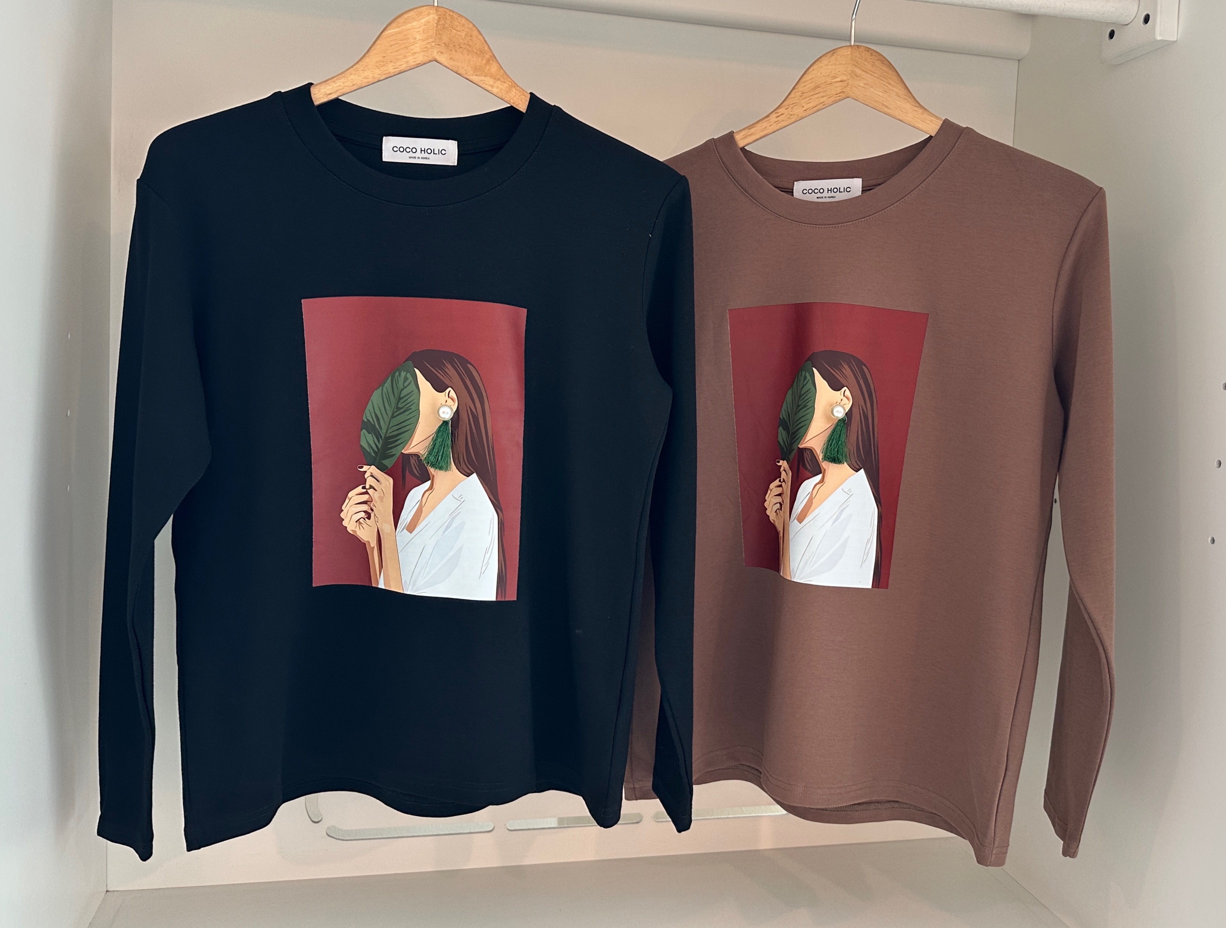 GIRL WITH EARRING PRINT TEE