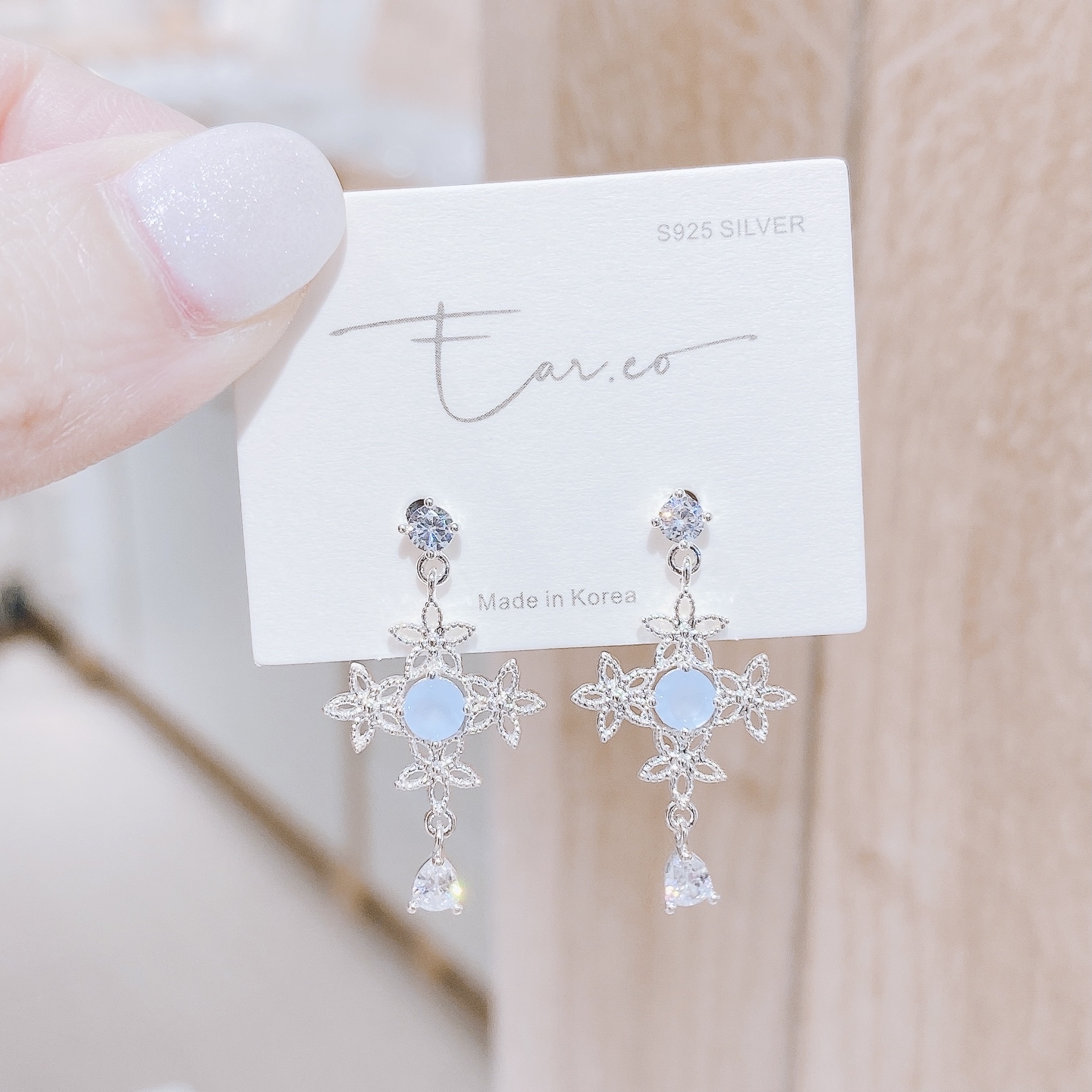 褸空小花十字蛋白石水滴 #E235