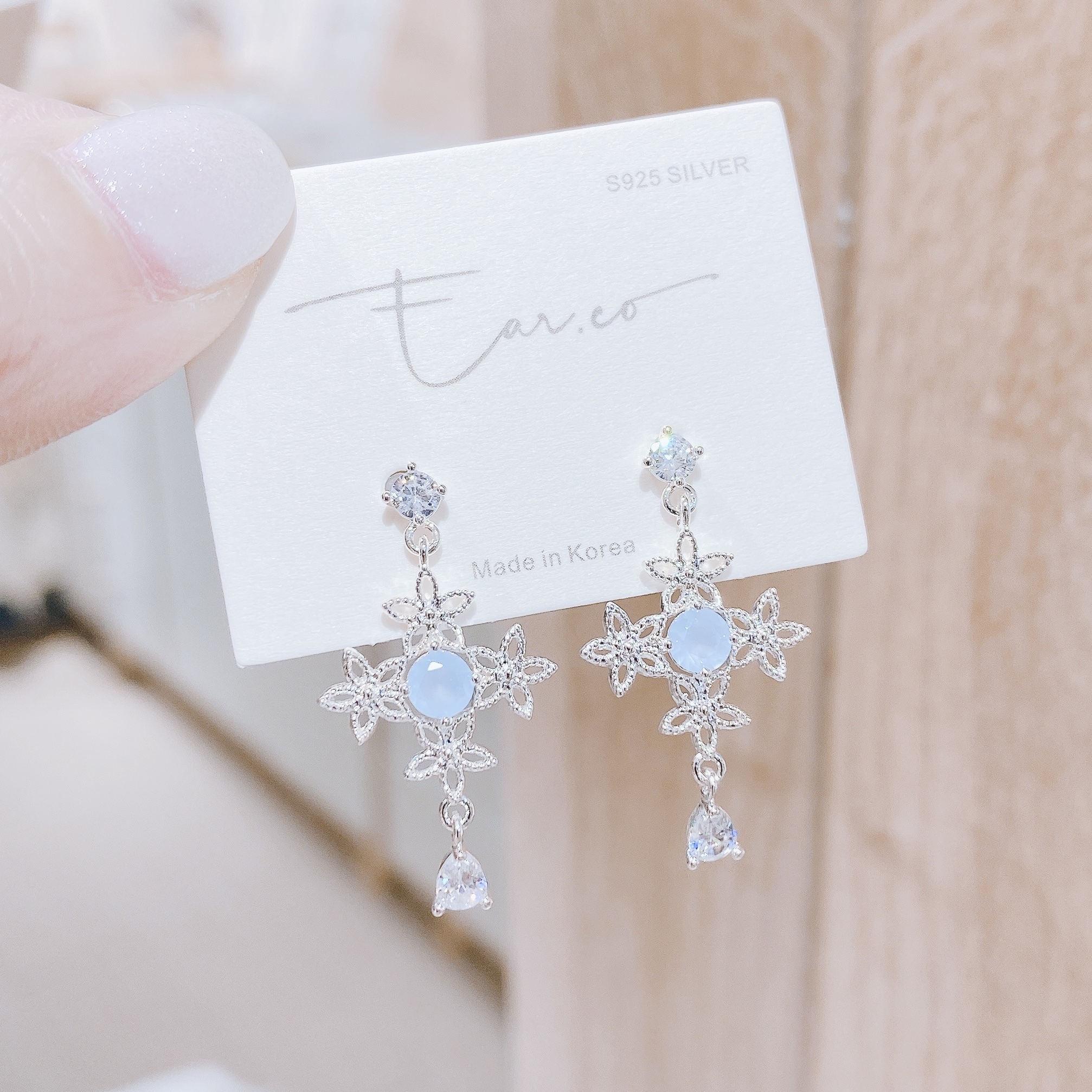 褸空小花十字蛋白石水滴 #E235