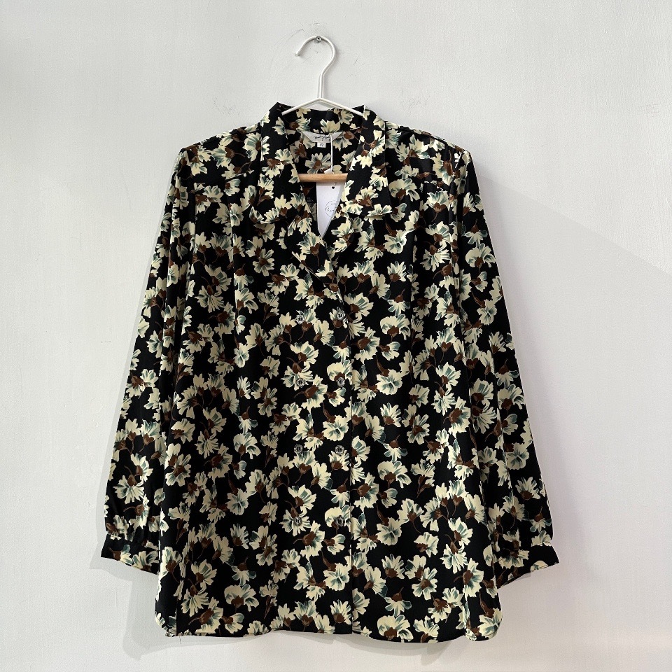 日本製黑色油畫風花花上衣