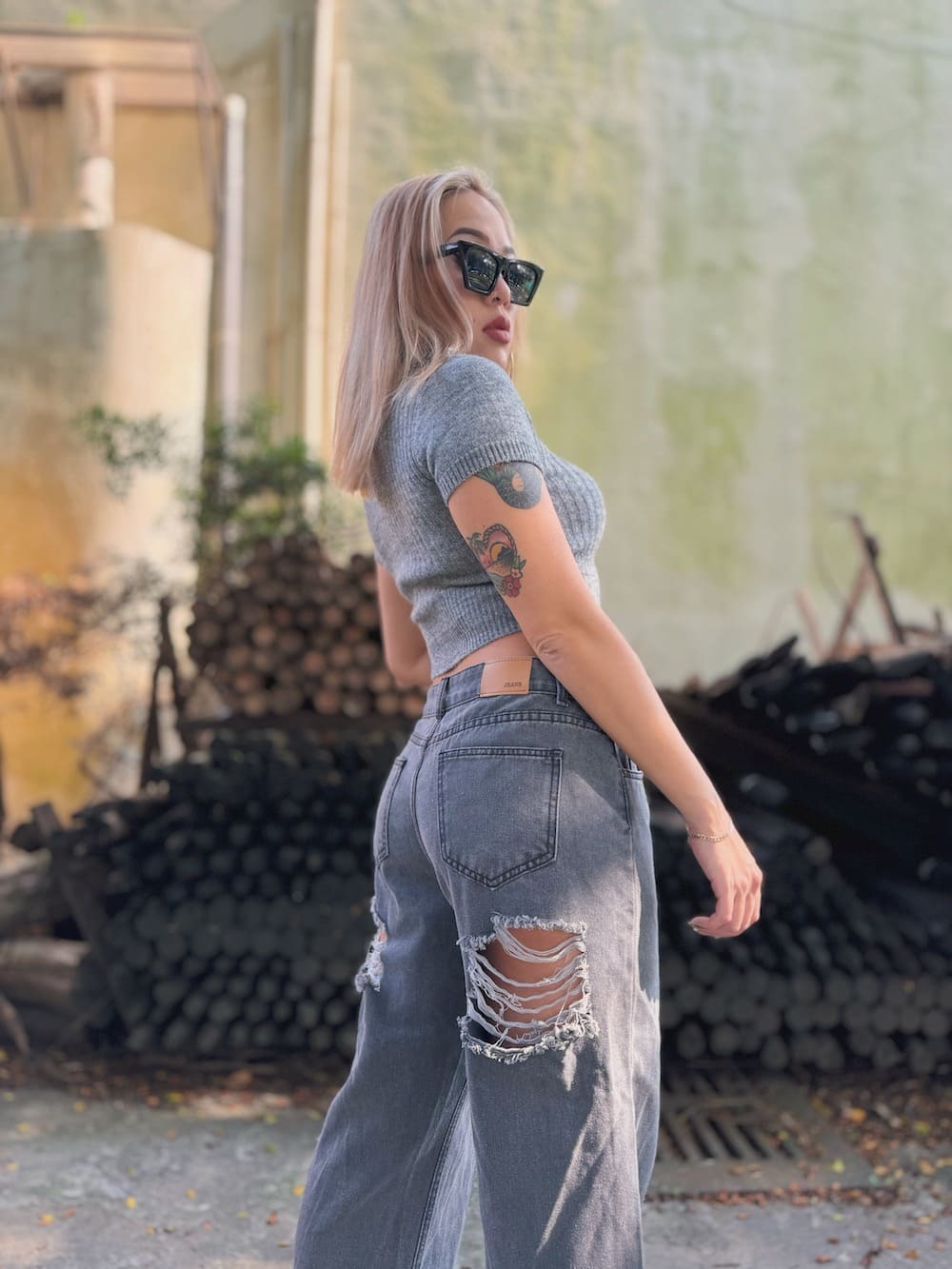 美式灰後刷破牛仔褲