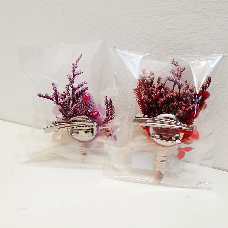 永生花胸花背面,back of red Preserved flower corsage