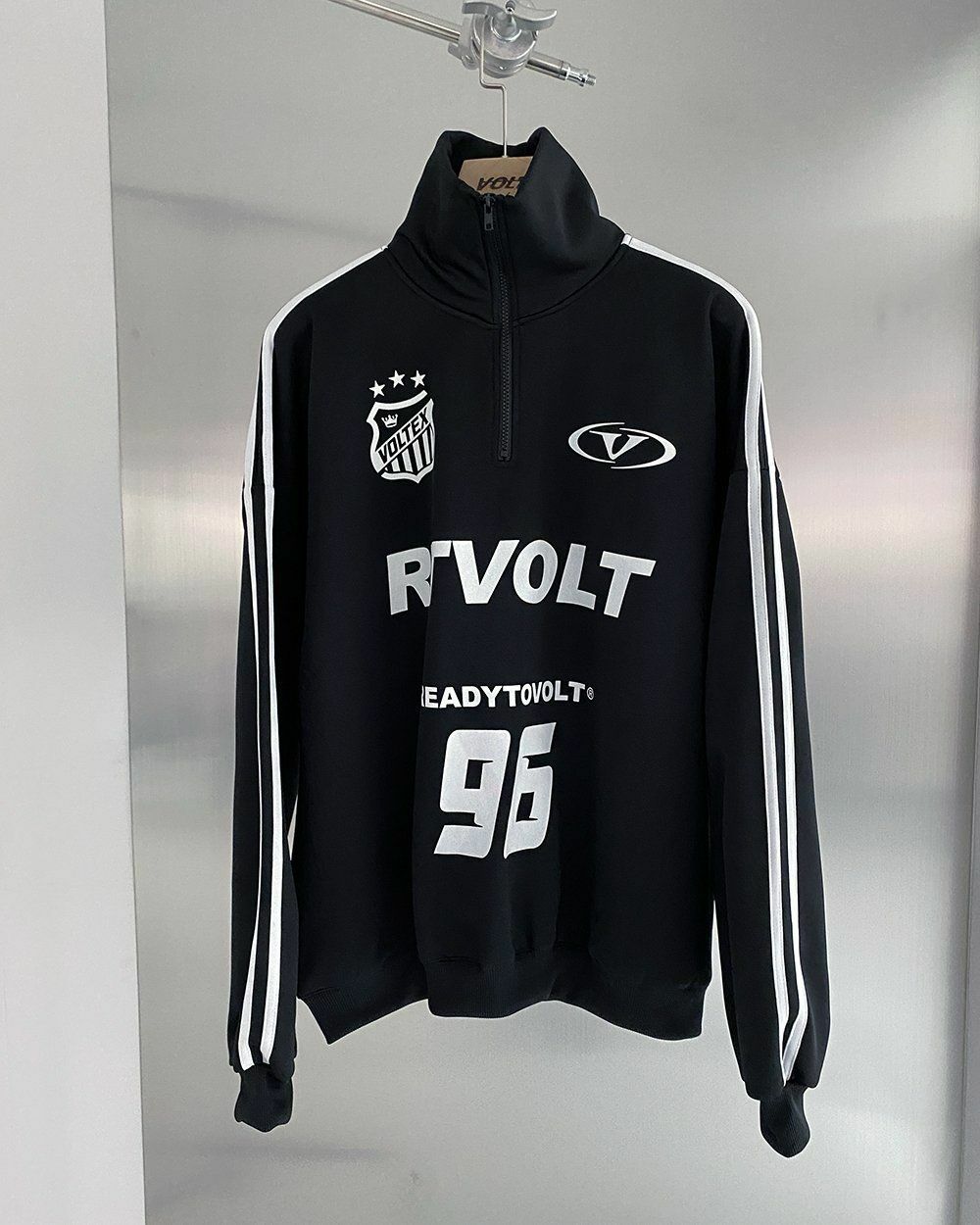 半拉鍊雙間英文字長袖衫 (薄抓毛底) VOLT-032T