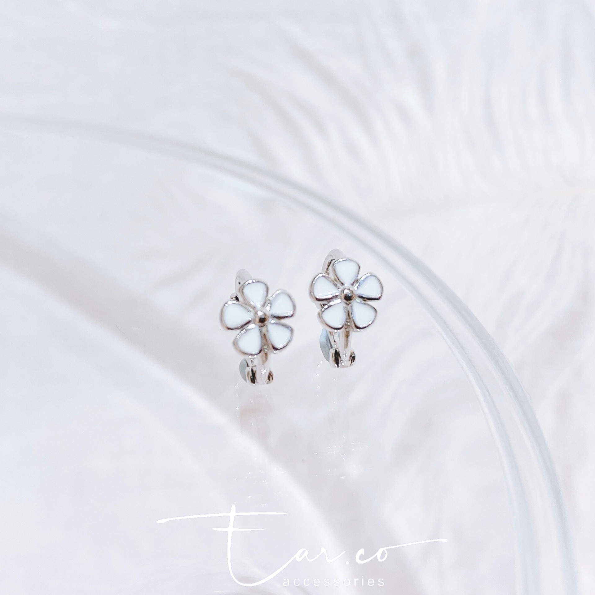 白色小花純銀耳圈 [睡覺不用脫! ] #A814