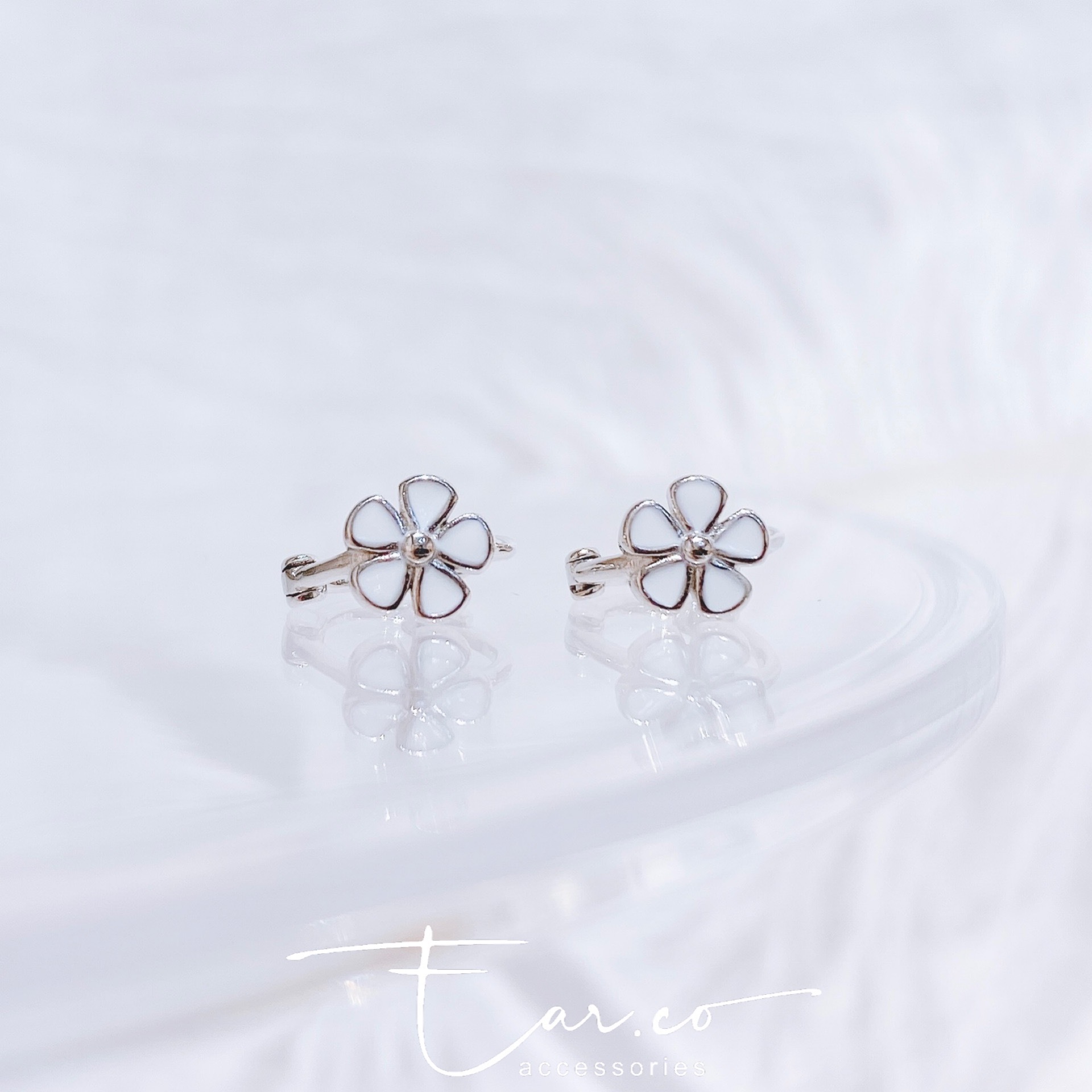 白色小花純銀耳圈 [睡覺不用脫! ] #A814