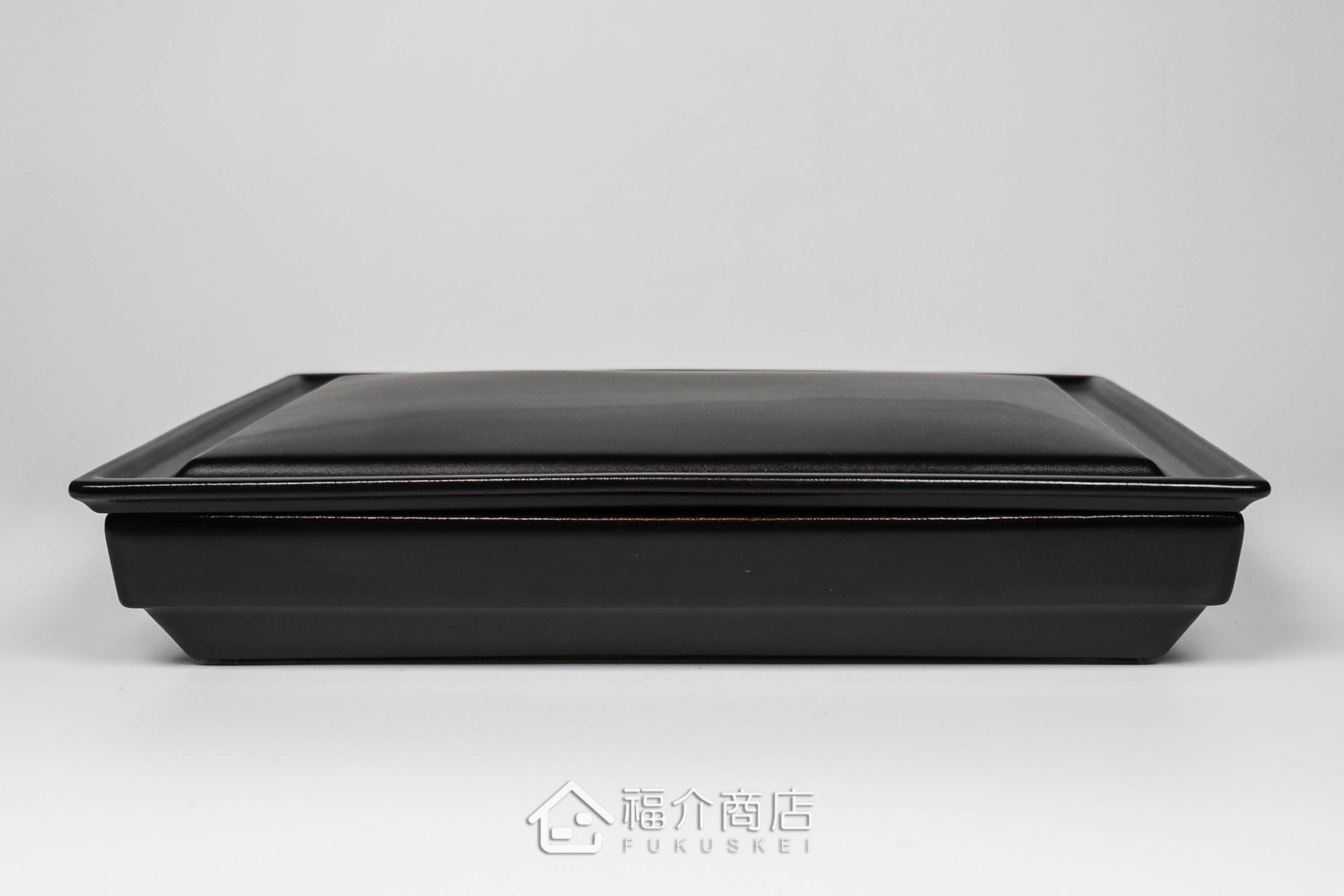 有蓋子的耐熱陶瓷烹飪器可以做蒸、烤、焗烤等料理