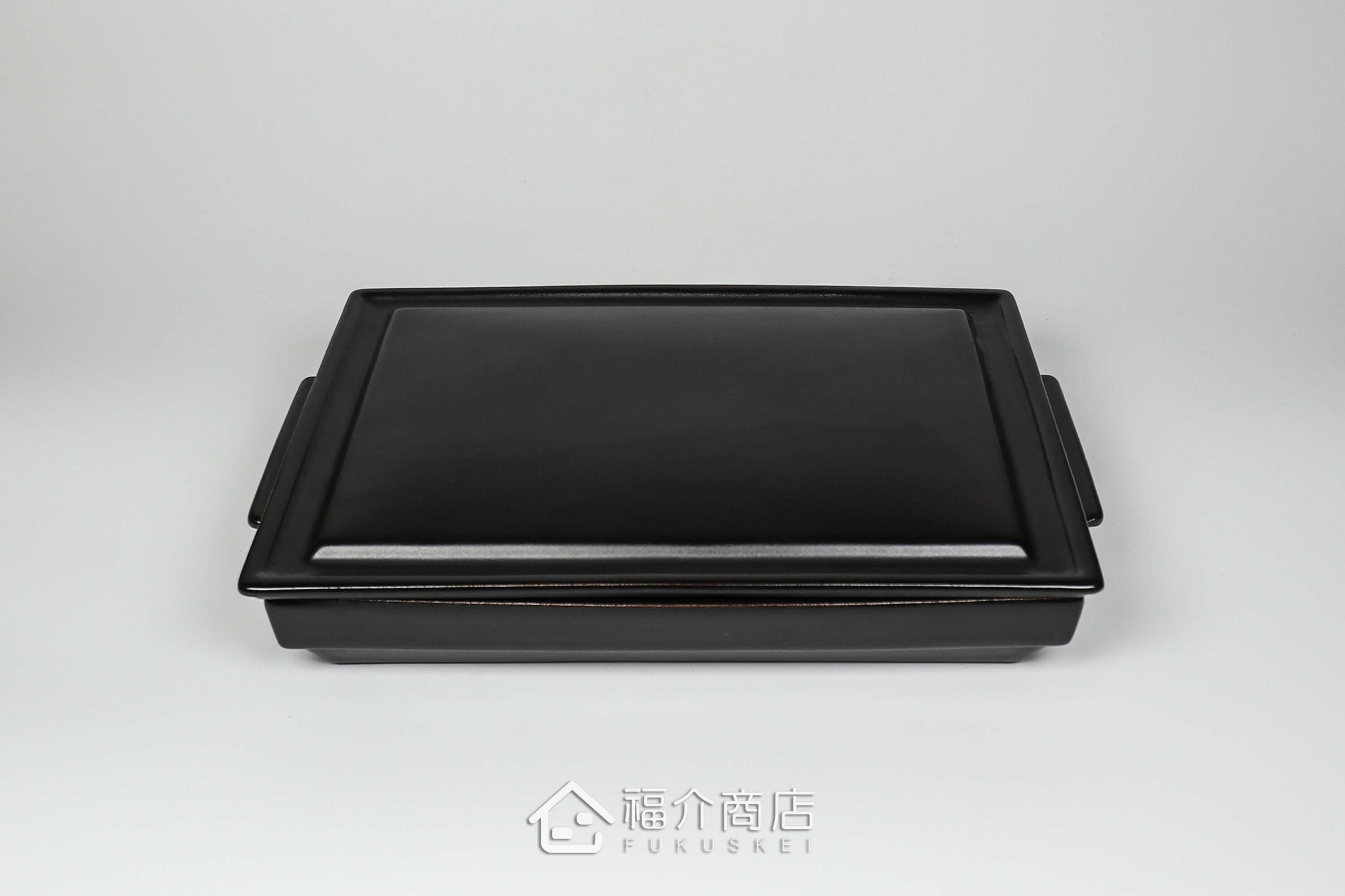 有蓋子的耐熱陶瓷烹飪器可以做蒸、烤、焗烤等料理