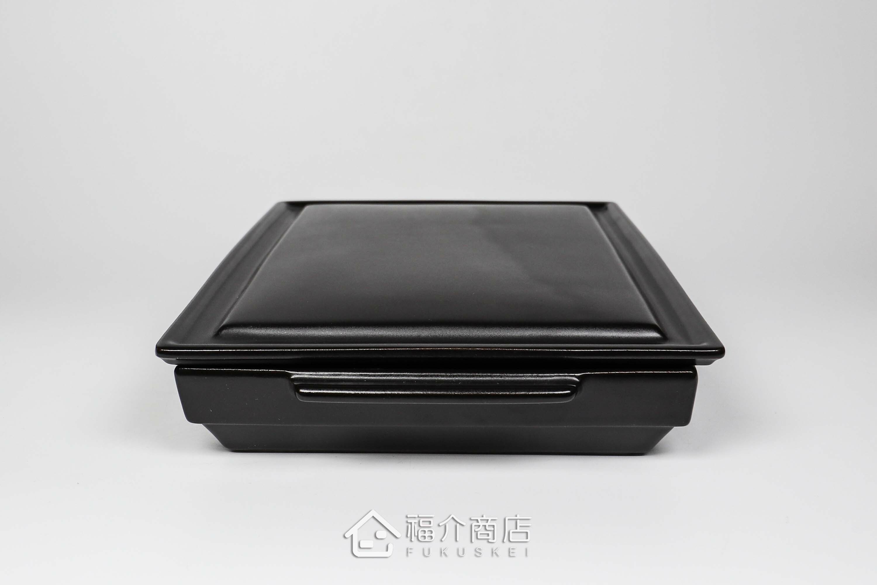 有蓋子的耐熱陶瓷烹飪器可以做蒸、烤、焗烤等料理