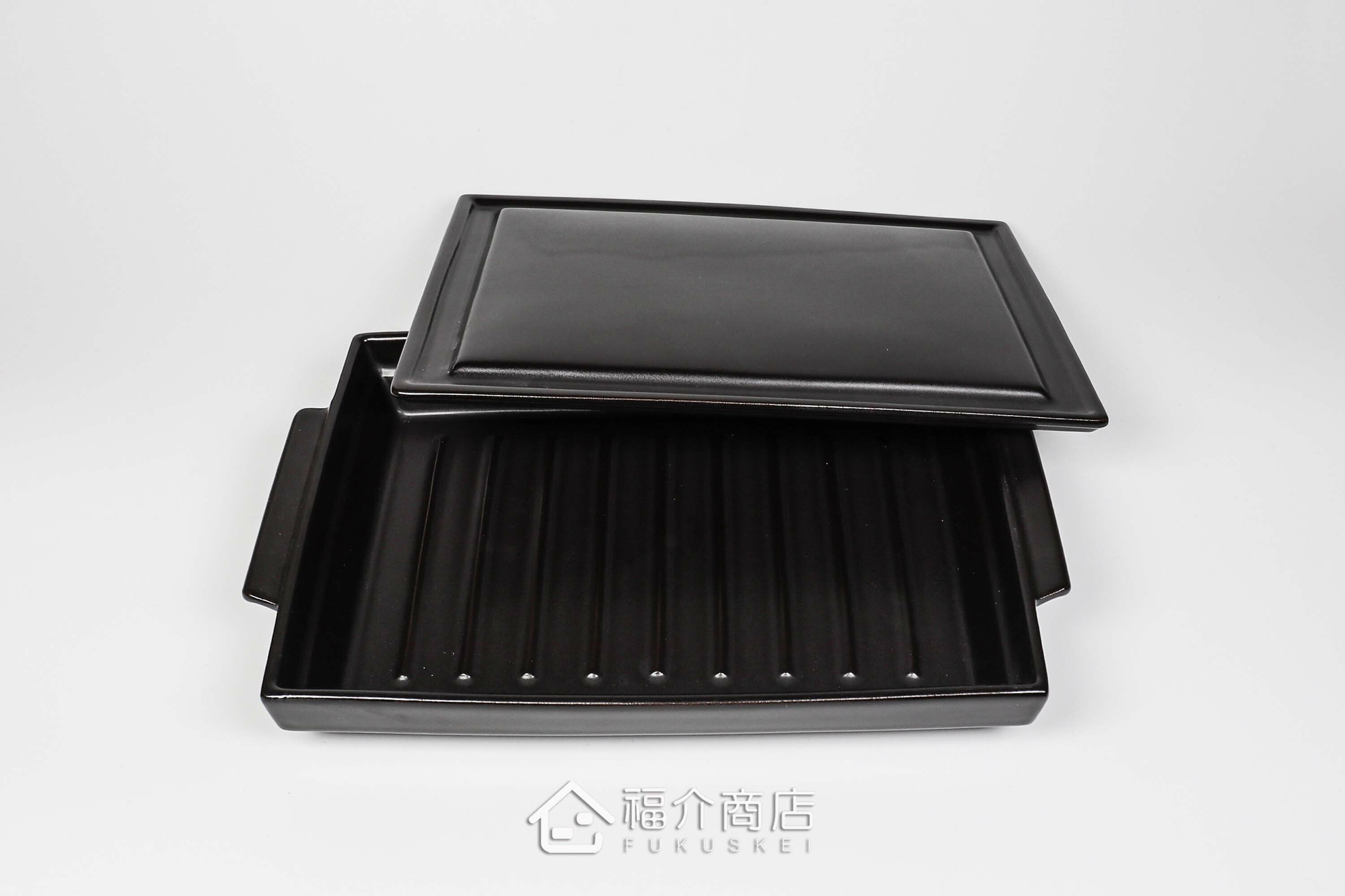 有蓋子的耐熱陶瓷烹飪器可以做蒸、烤、焗烤等料理