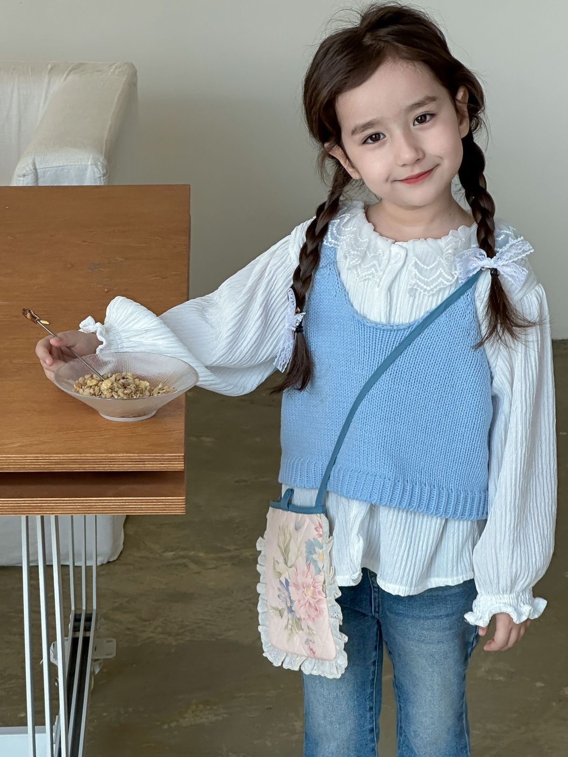 甜美白花邊領上衣