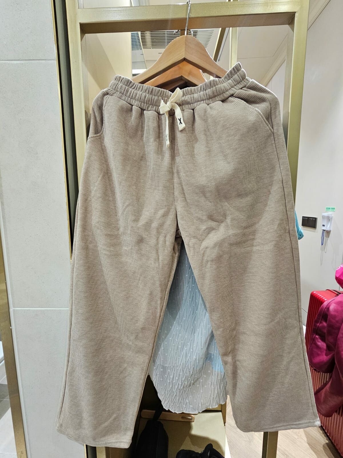 OSUNSHINESHOP 鬆緊卡其色 內刷毛登芯絨休閒寛直腳褲