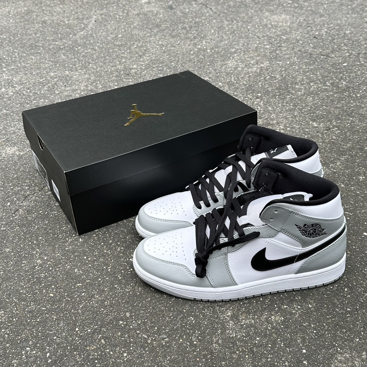 NIKE AIR JORDAN 1 MID SMOKE GREY 煙灰 黑勾 白灰小DIOR 中筒 AJ1 休閒鞋(554724-092)
