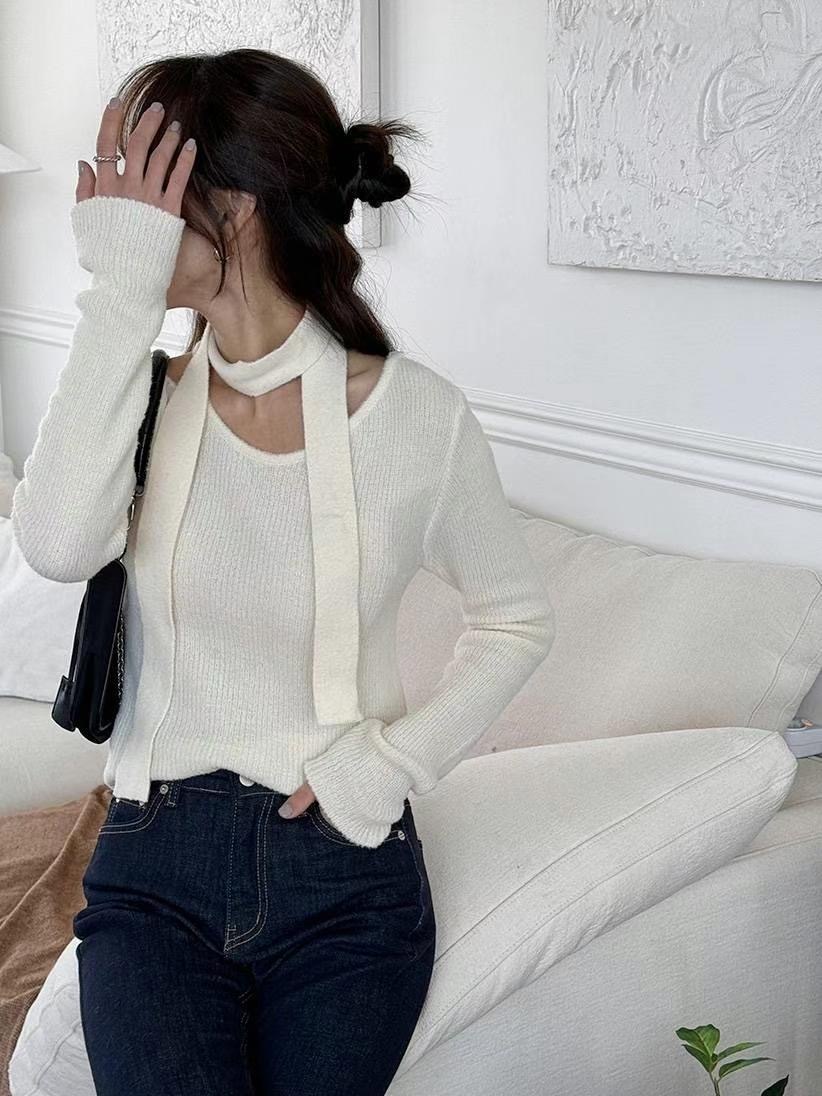 #228N65 繞一圈，造型感側挖空針織上衣