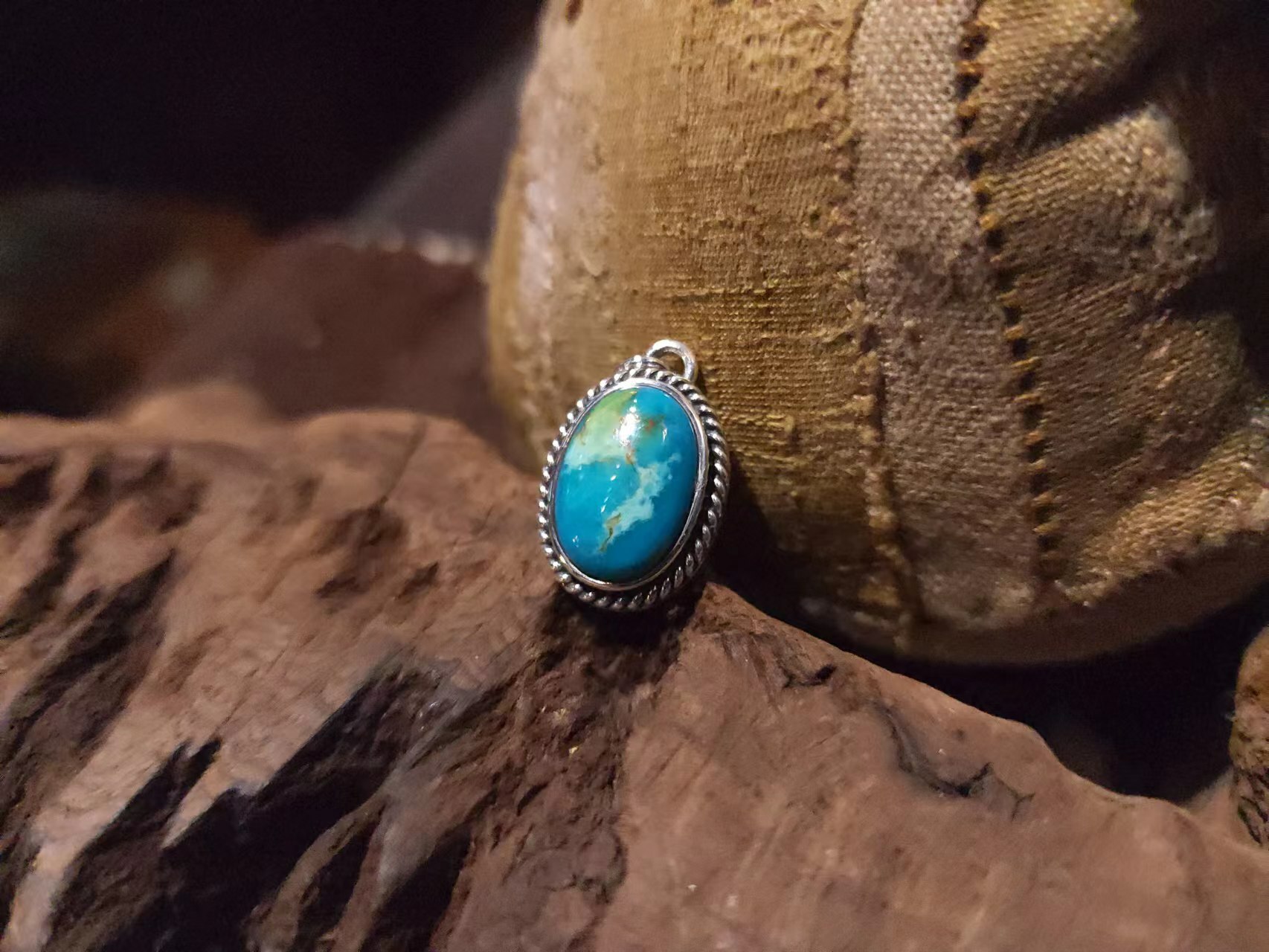 Black Venom Jewelry- Freedom & Prayer Fox 銀繩松石吊墜