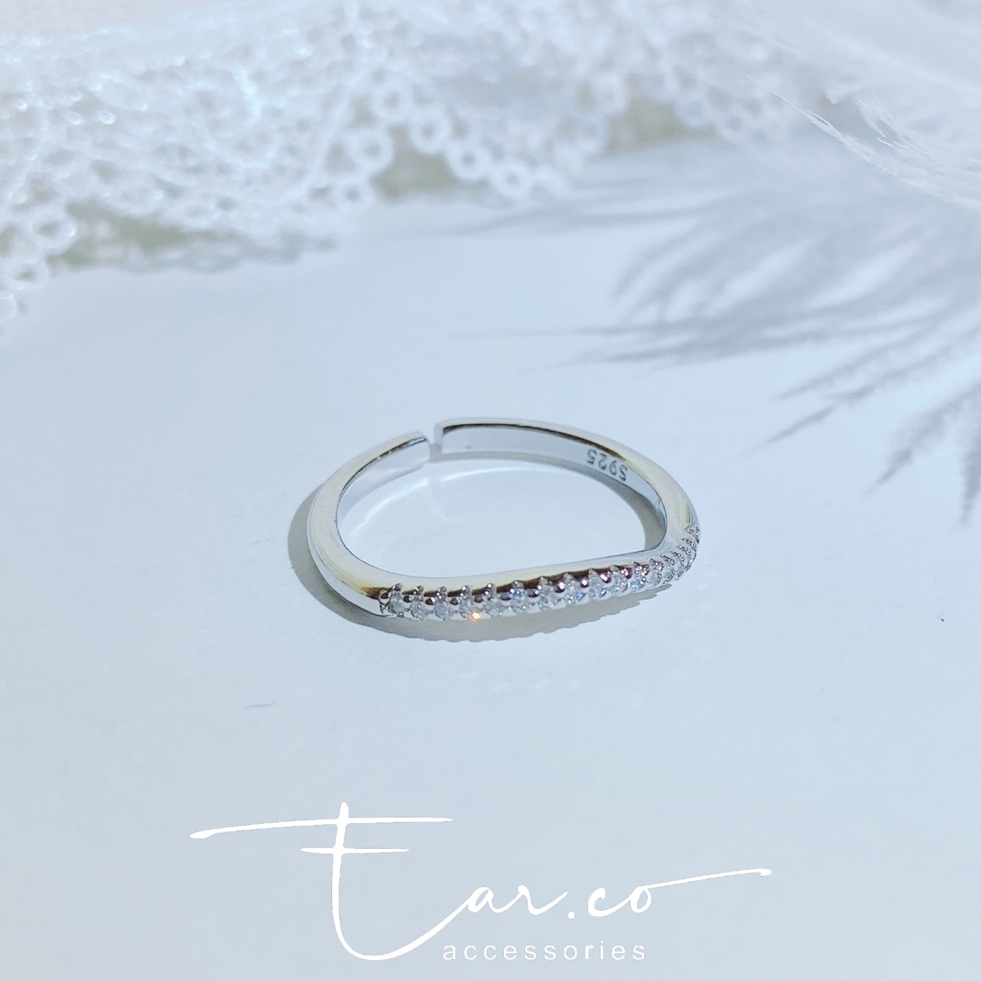 微鑲一排閃石小波浪幼身純銀戒指 #A733