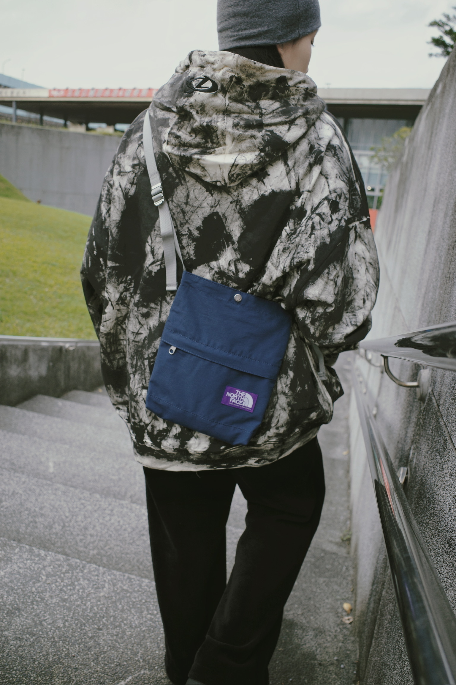 <快速出貨>The north face 紫標肩背包 深藍