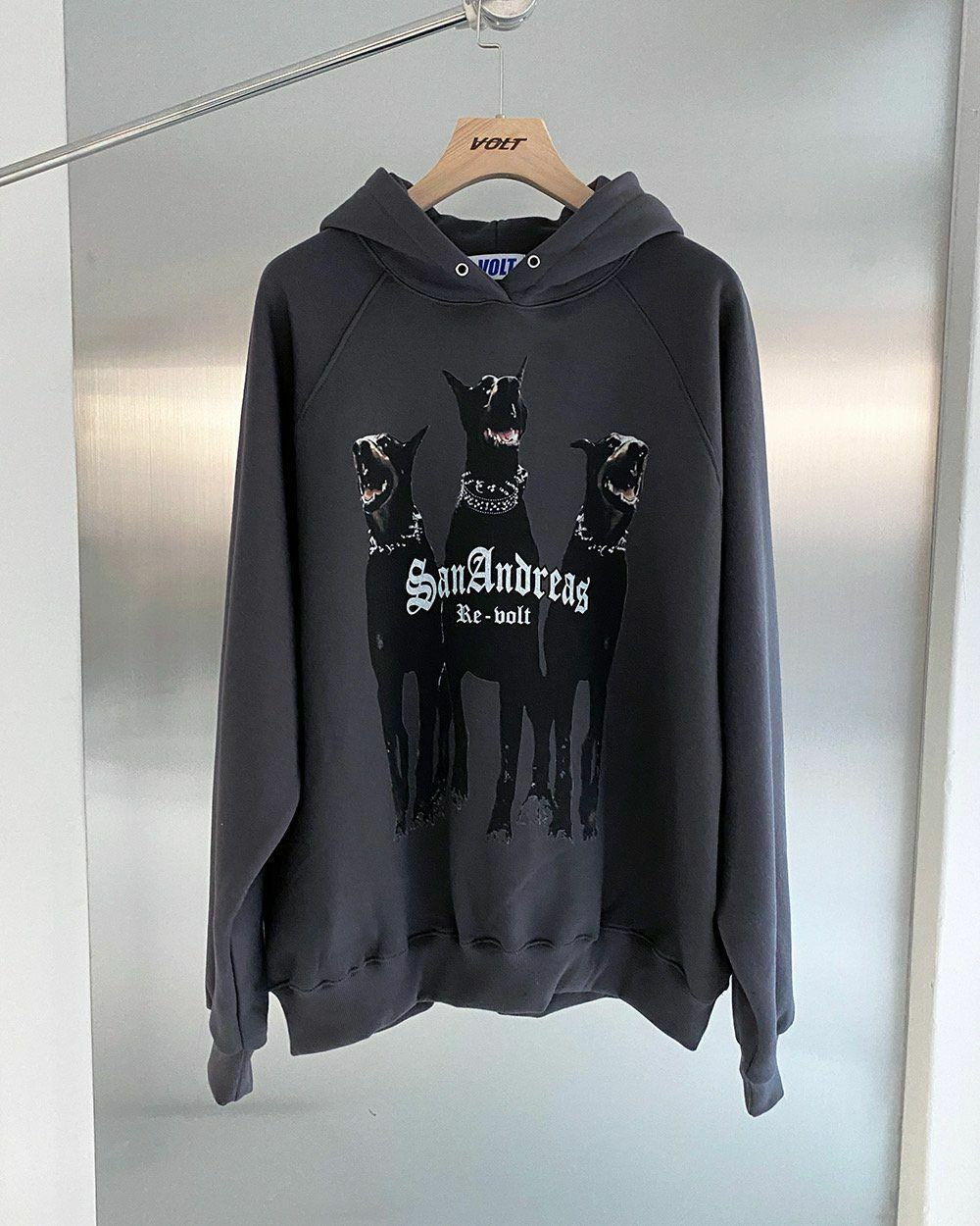 黑狗圖案英文字連帽衛衣(薄抓毛底) VOLT-035T