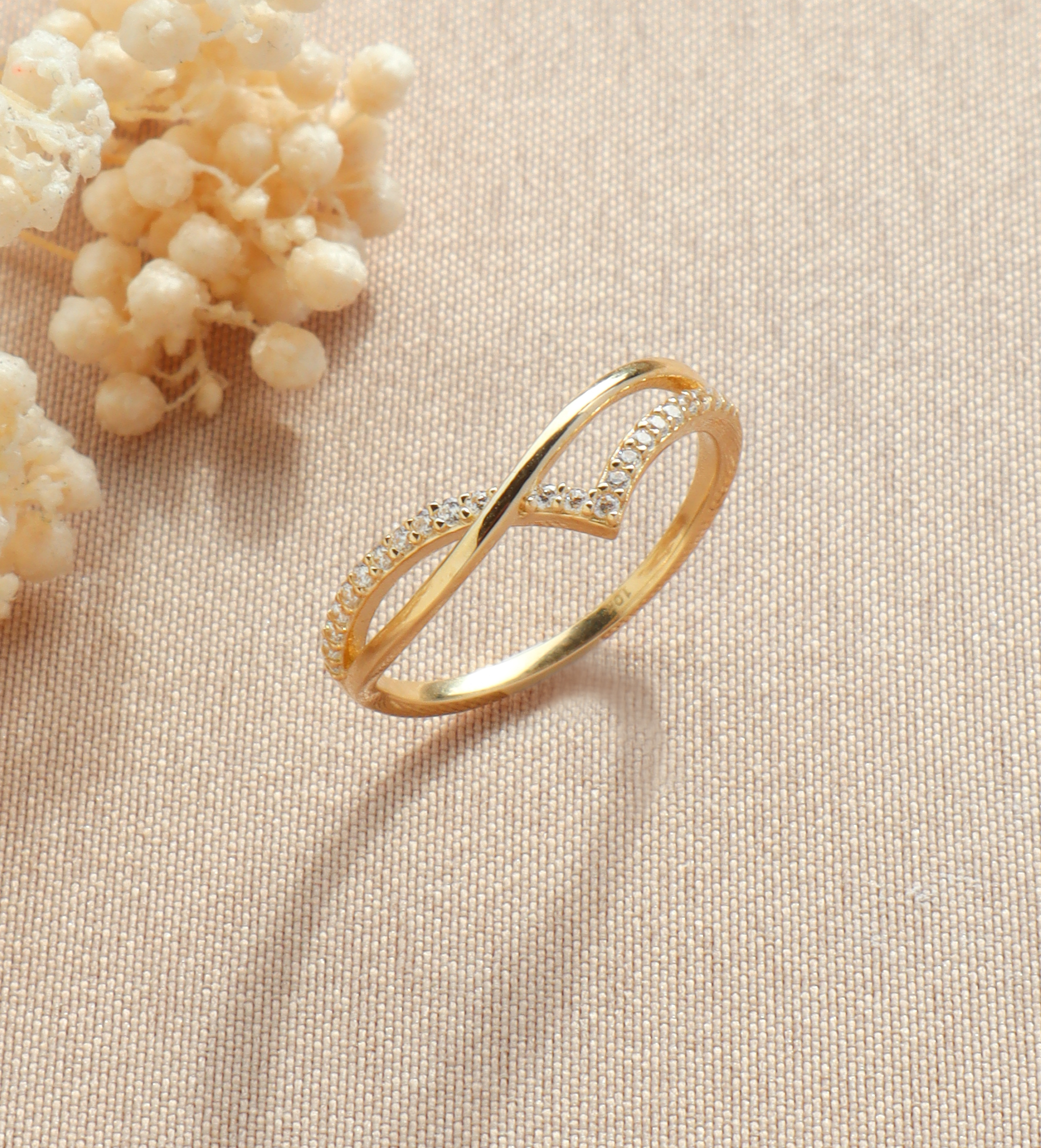 10K/日光交織V型戒指