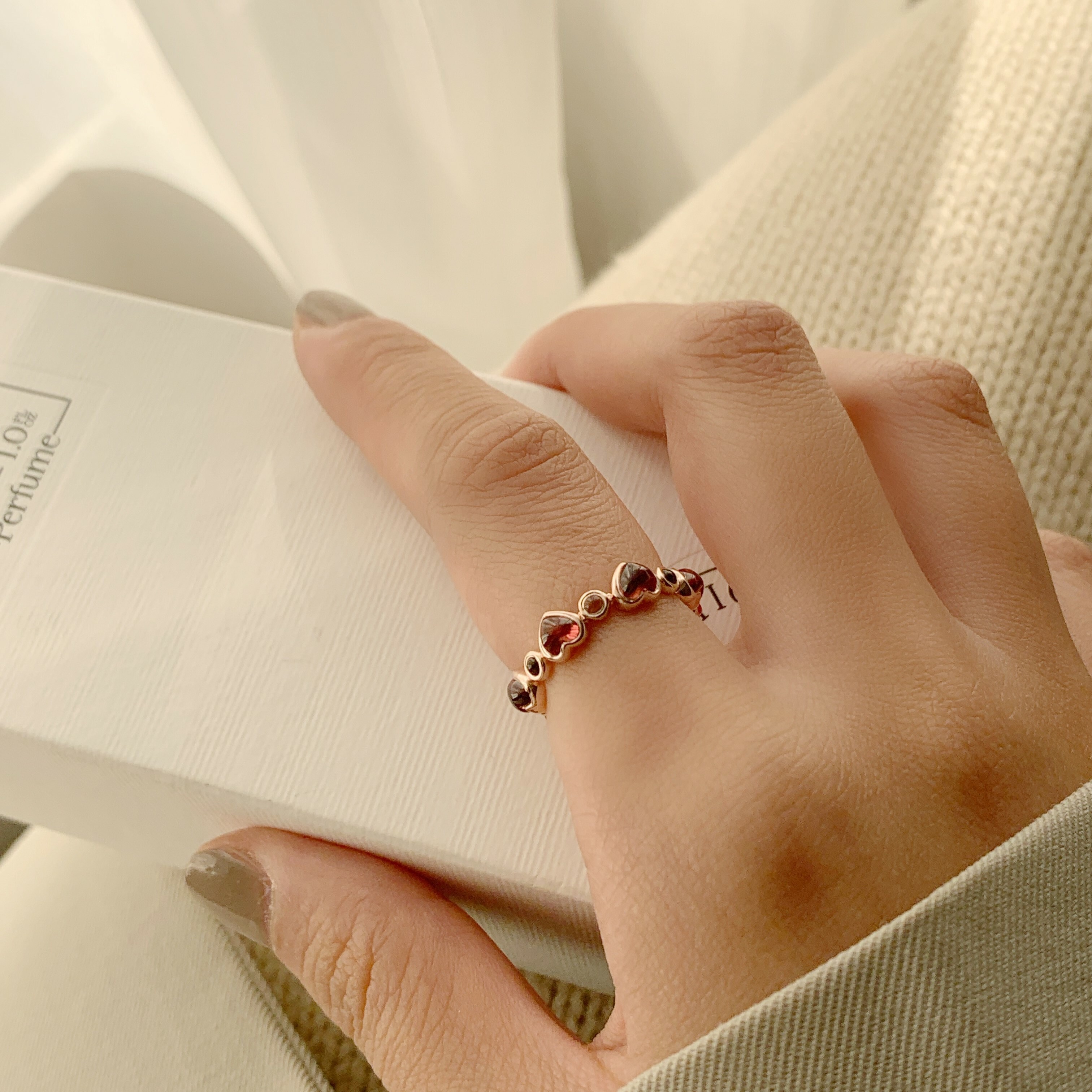整圈QQ heart石榴石茶晶戒指