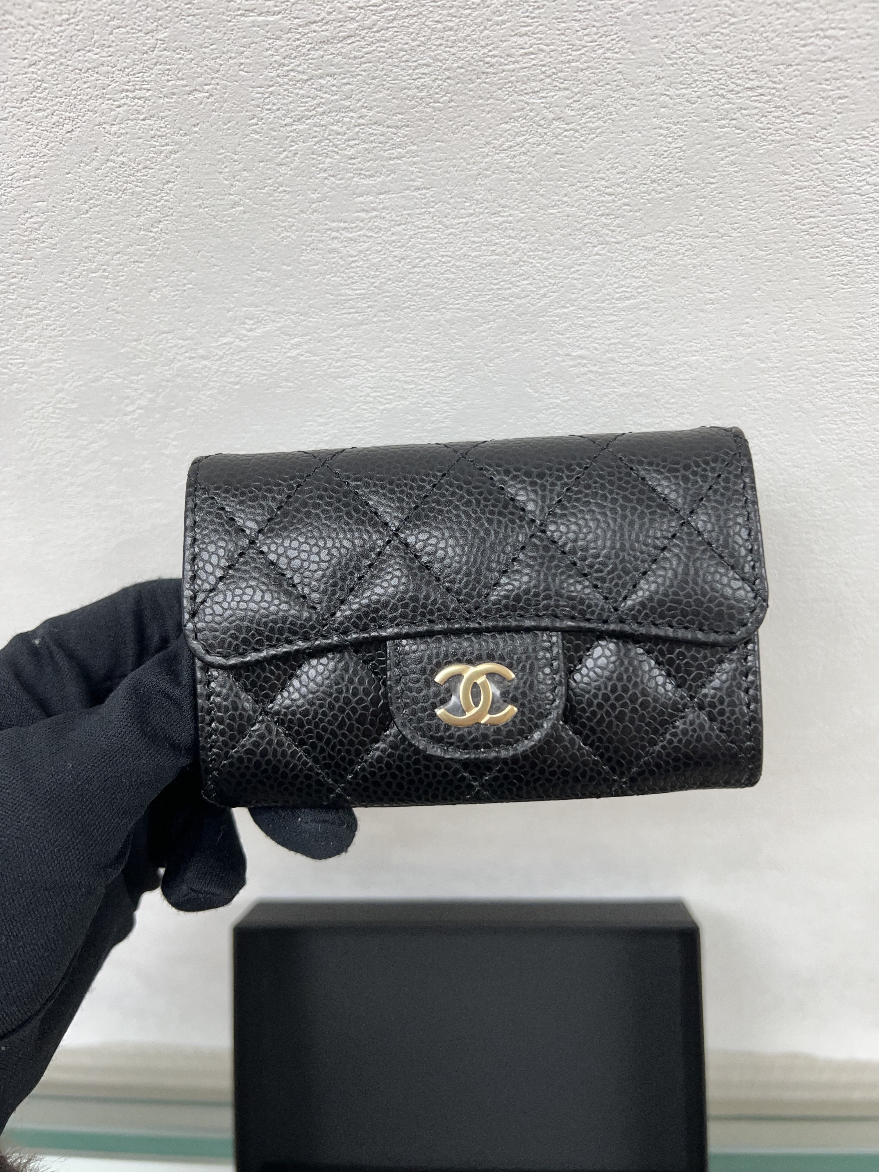 *Unused* Chanel classic flap card holder (black caviar/ GHW)