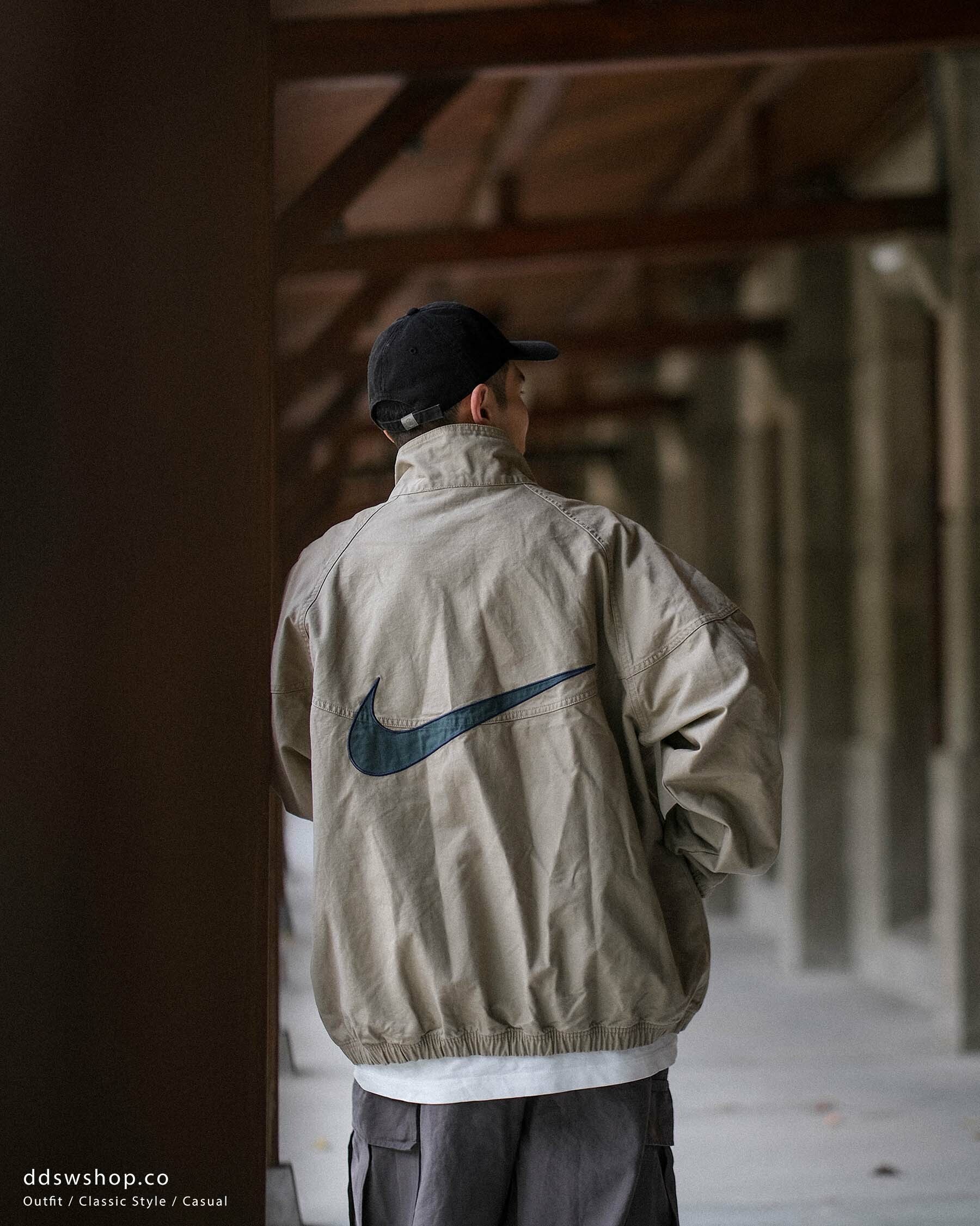 "代購" Nike NSW 復古衝鋒衣 背後 大勾勾