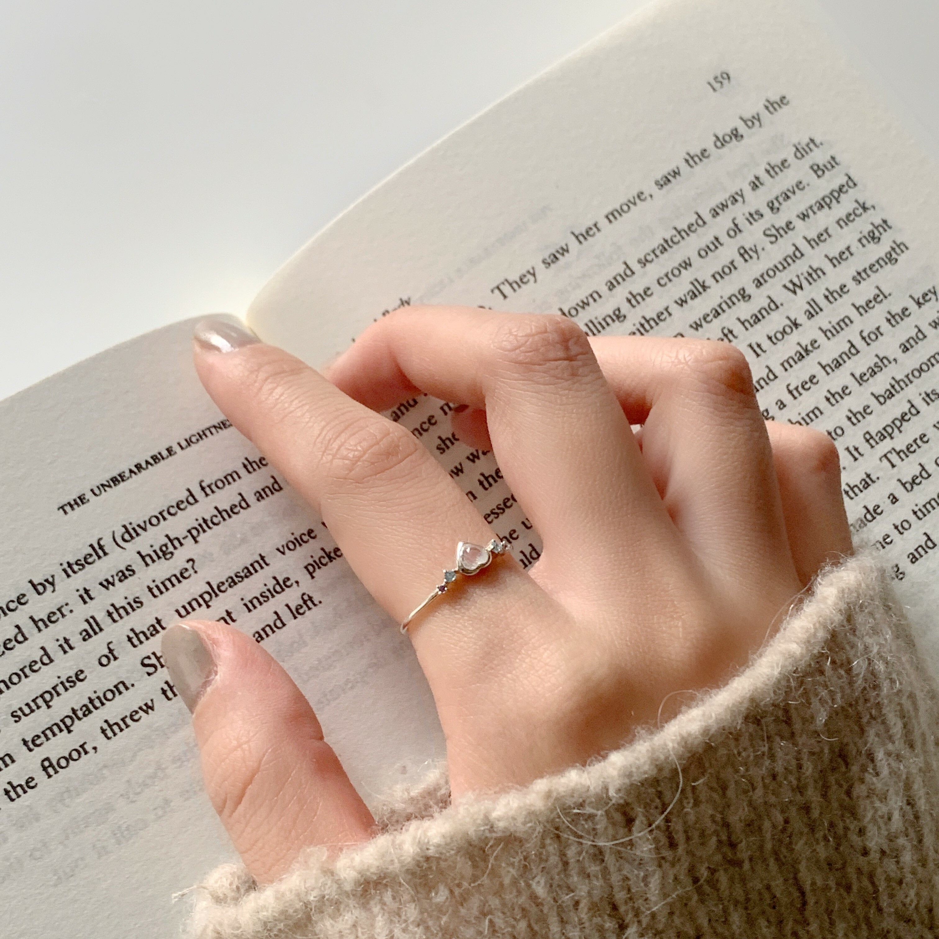 QQ heart流星月光石微V形戒指