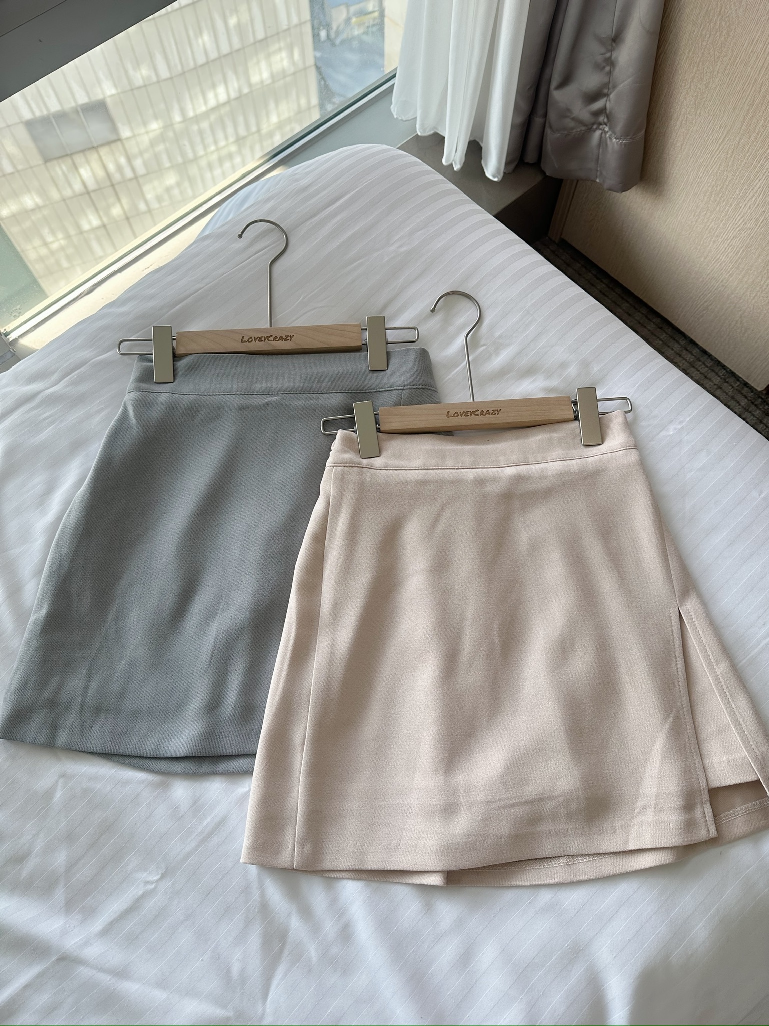 【優惠現貨】韓國小開叉裙褲（2色）