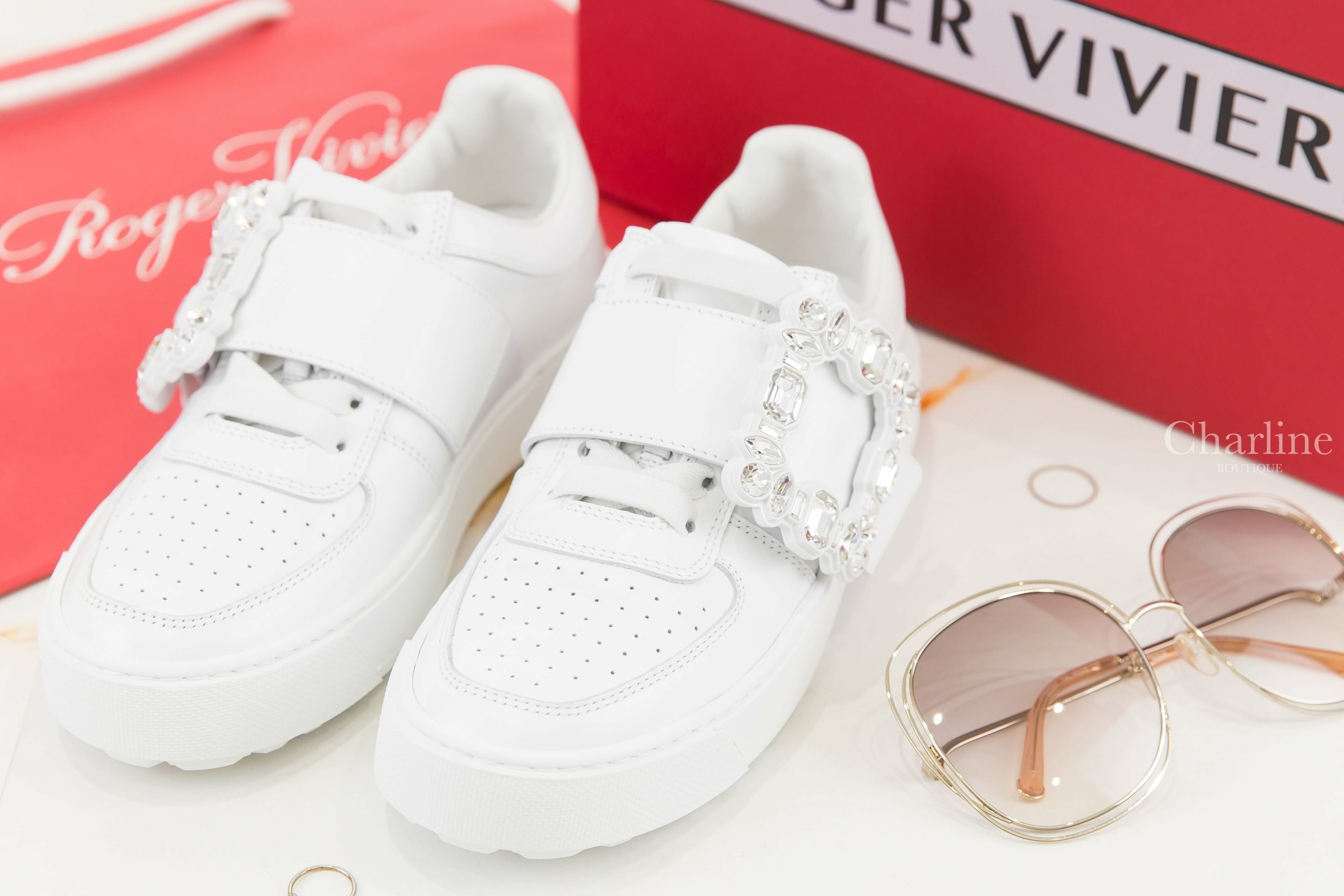 Roger Vivier Very Vivier Strass Buckle Sneakers In Leather 白色側邊銀色水晶方釦皮革運動鞋-Charline Boutique 精品代購