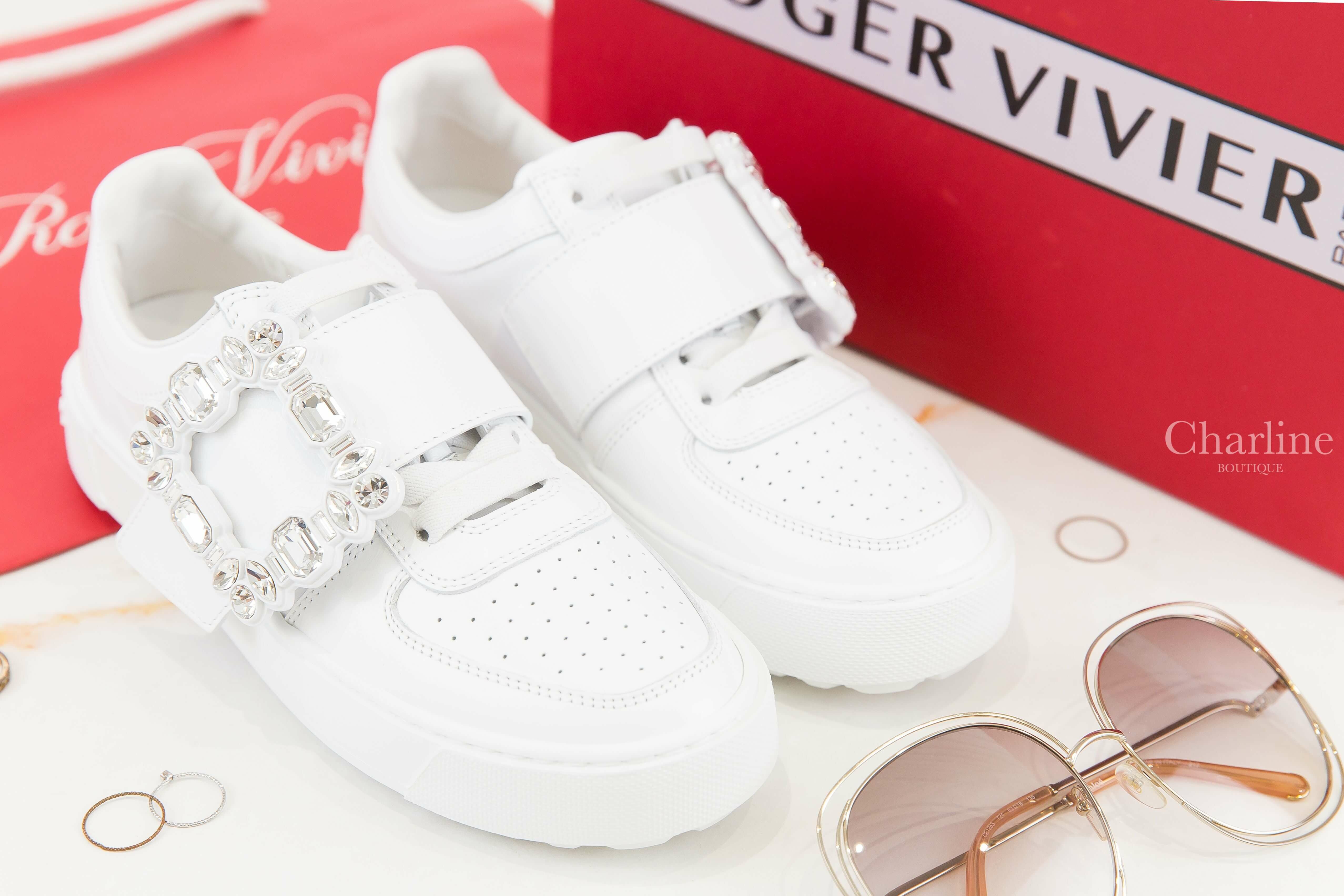 Roger Vivier Very Vivier Strass Buckle Sneakers In Leather 白色側邊銀色水晶方釦皮革運動鞋