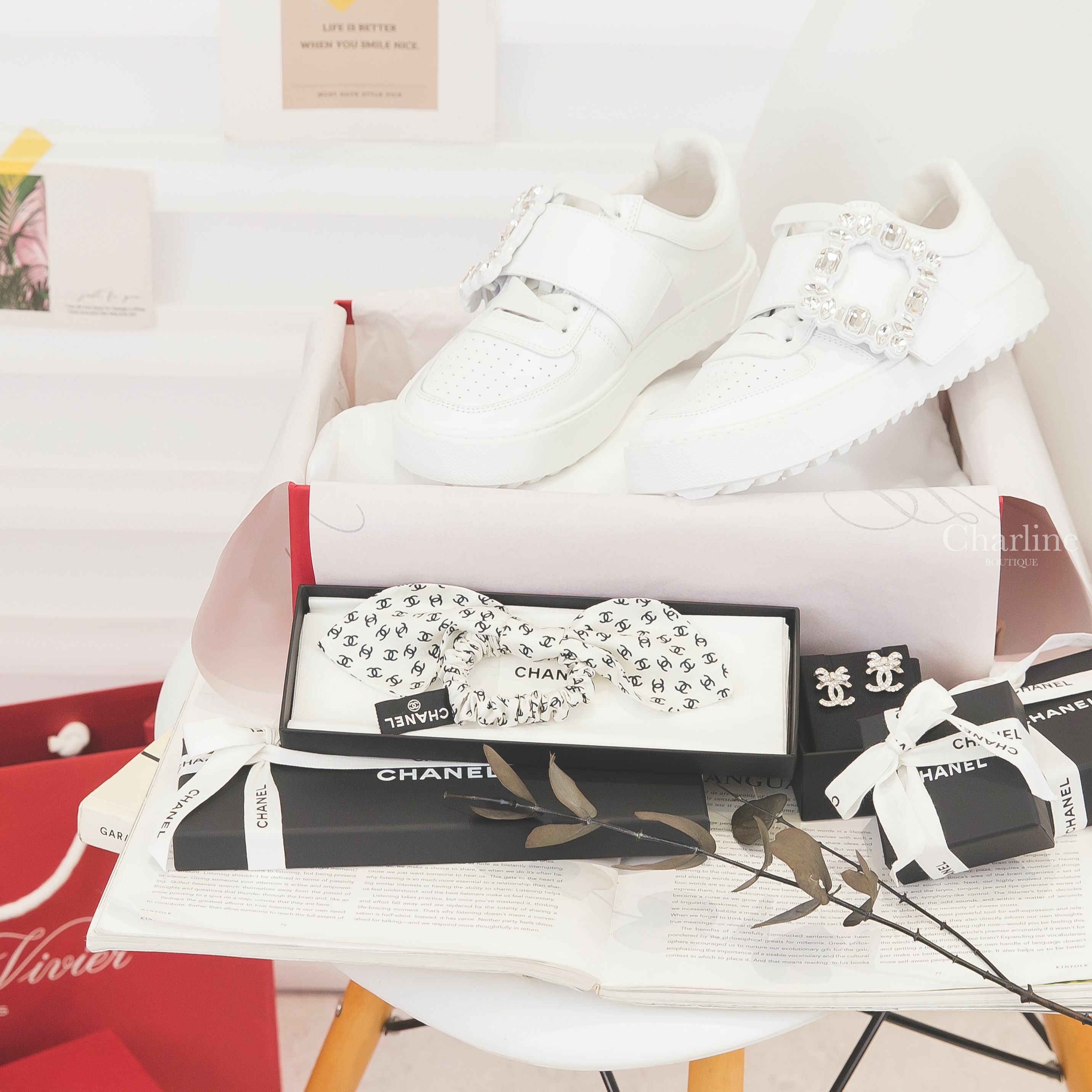 Roger Vivier Sneakers 白色銀色水晶方釦運動鞋,Chanel Hair Accessories 白底滿版黑色CC真絲蝴蝶結髮束,Chanel Earrings 銀色水鑽蝴蝶結CC耳環-Charline Boutique 精品代購