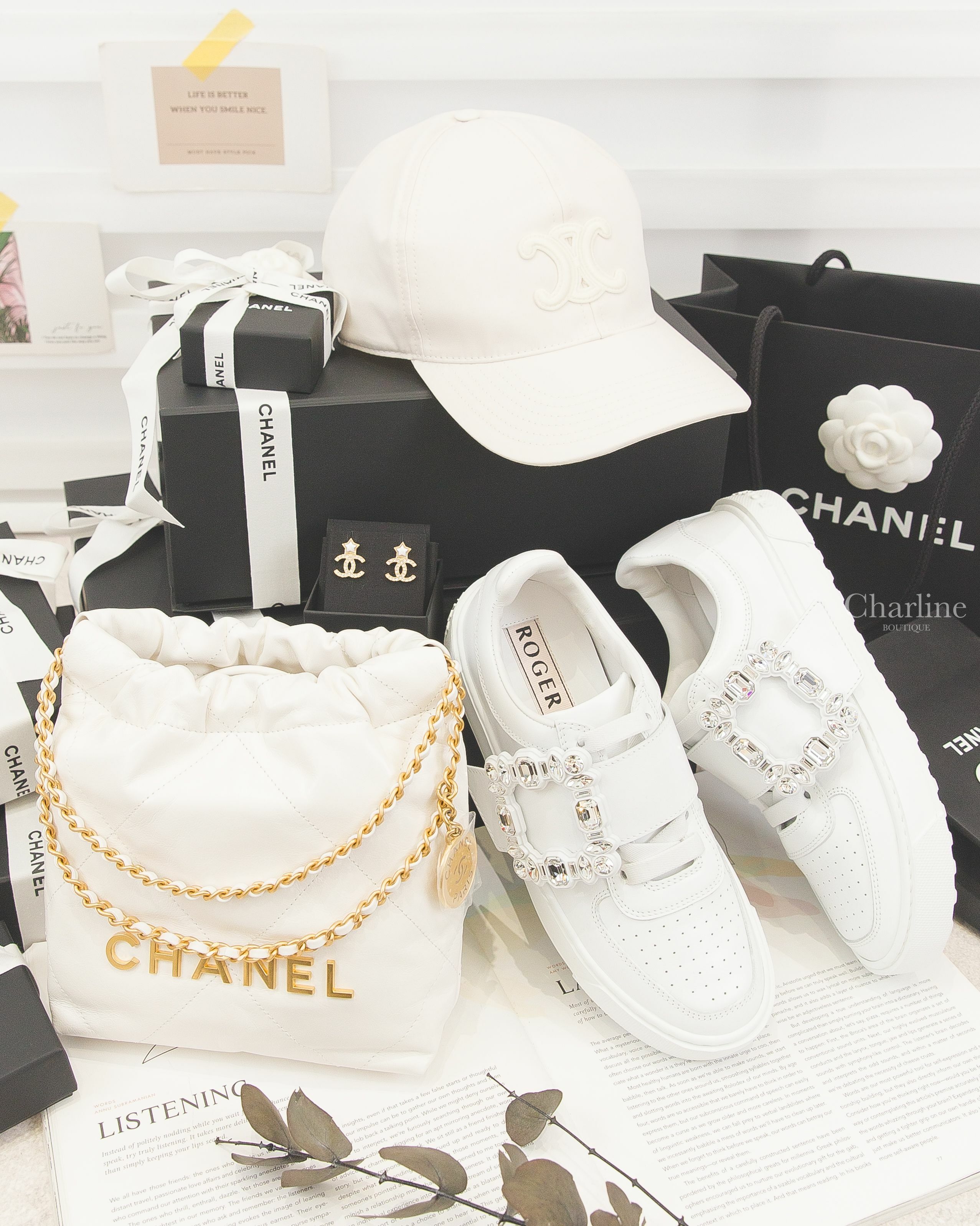 Roger Vivier 白色側邊銀色水晶方釦運動鞋,Chanel 22 Mini 白色金字小牛皮大菱格紋手提肩背包,Chanel 白色珍珠星星金色水鑽CC耳環,Celine 奶白色刺繡白色凱旋門棒球帽-Charline Boutique 精品代購